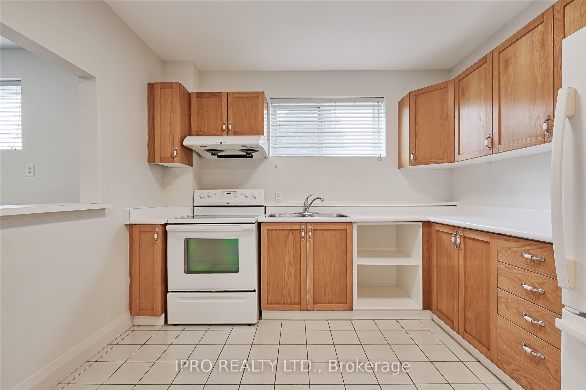 Photo 10 of 657 Evans Avenue, Etobicoke, Alderwood — HOMEH