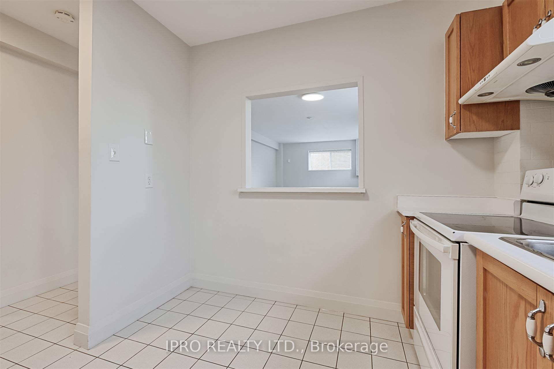 Photo 11 of 657 Evans Avenue, Etobicoke, Alderwood — HOMEH