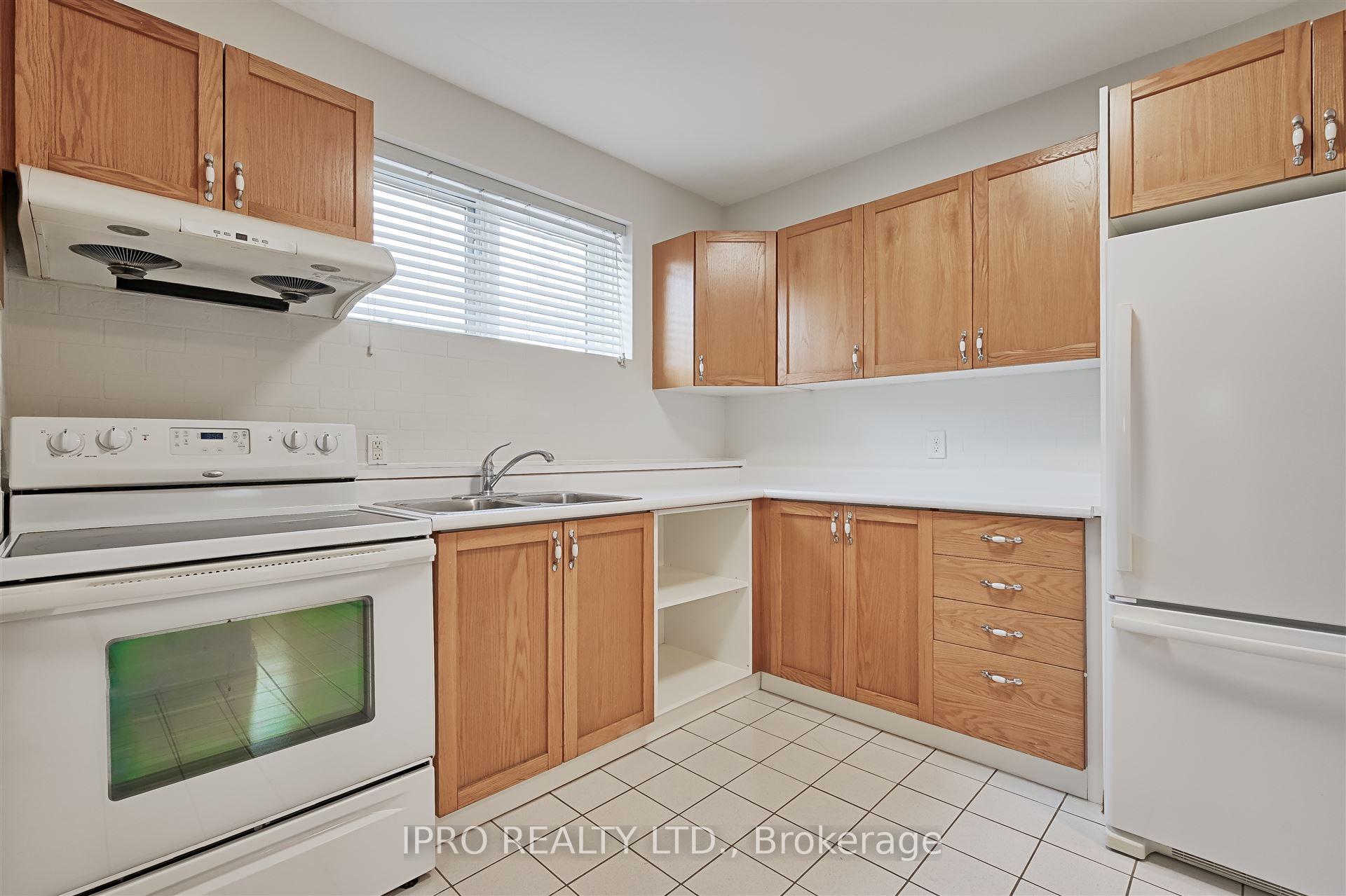 Photo 12 of 657 Evans Avenue, Etobicoke, Alderwood — HOMEH