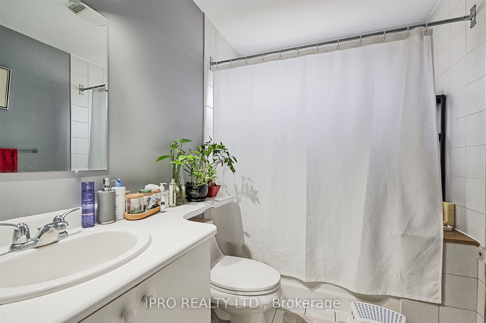 Photo 17 of 657 Evans Avenue, Etobicoke, Alderwood — HOMEH
