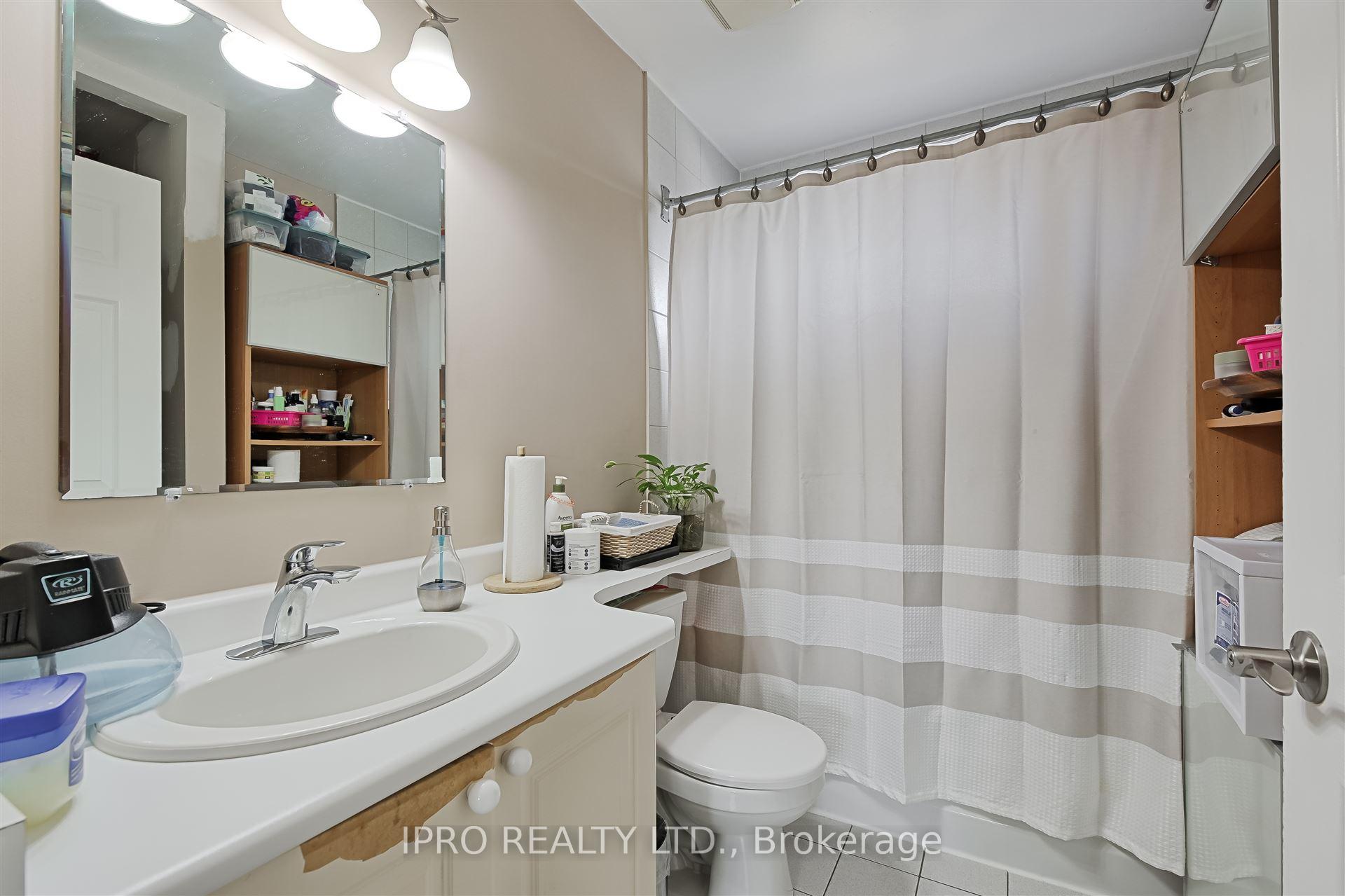 Photo 33 of 657 Evans Avenue, Etobicoke, Alderwood — HOMEH