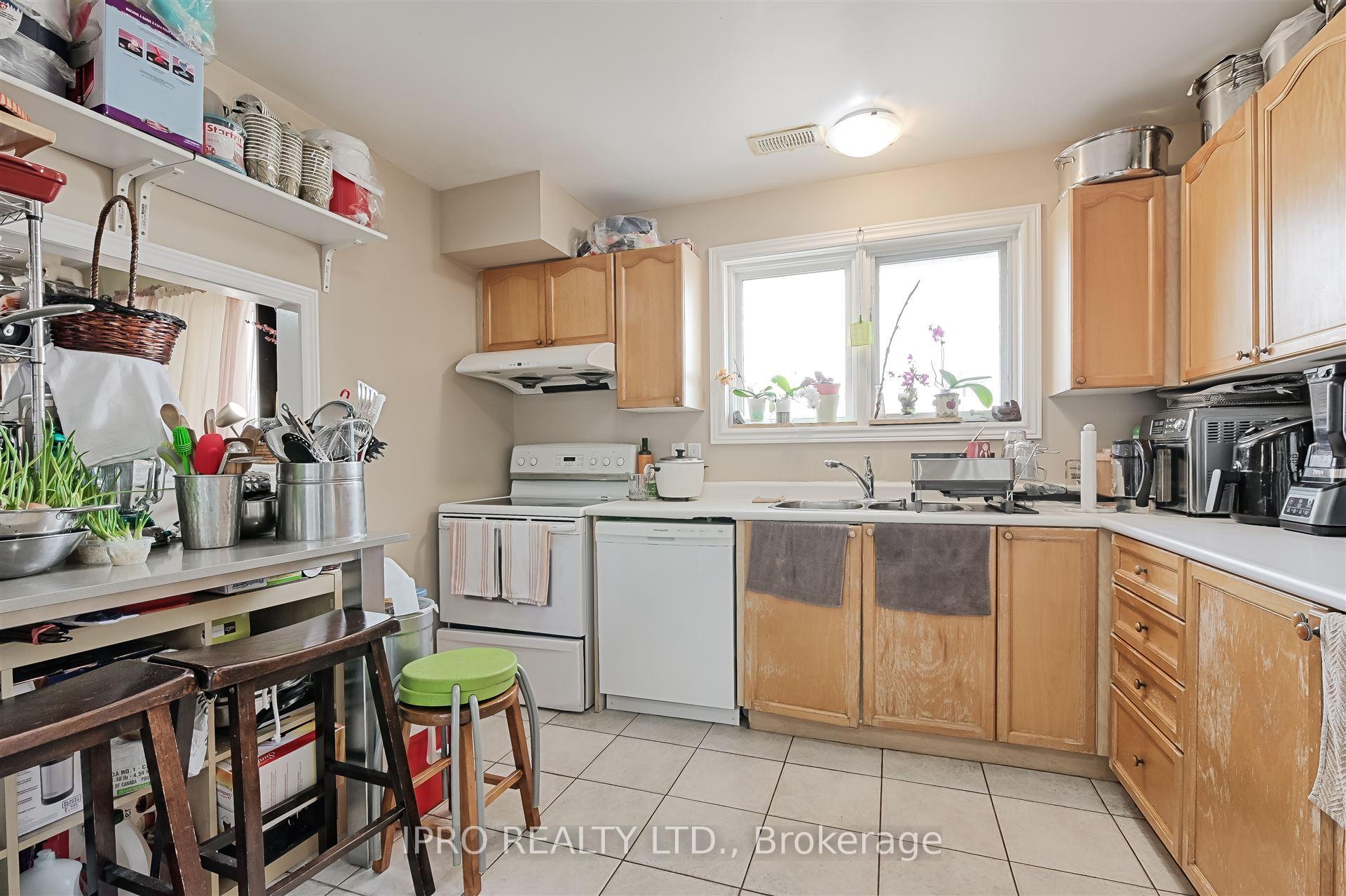 Photo 40 of 657 Evans Avenue, Etobicoke, Alderwood — HOMEH