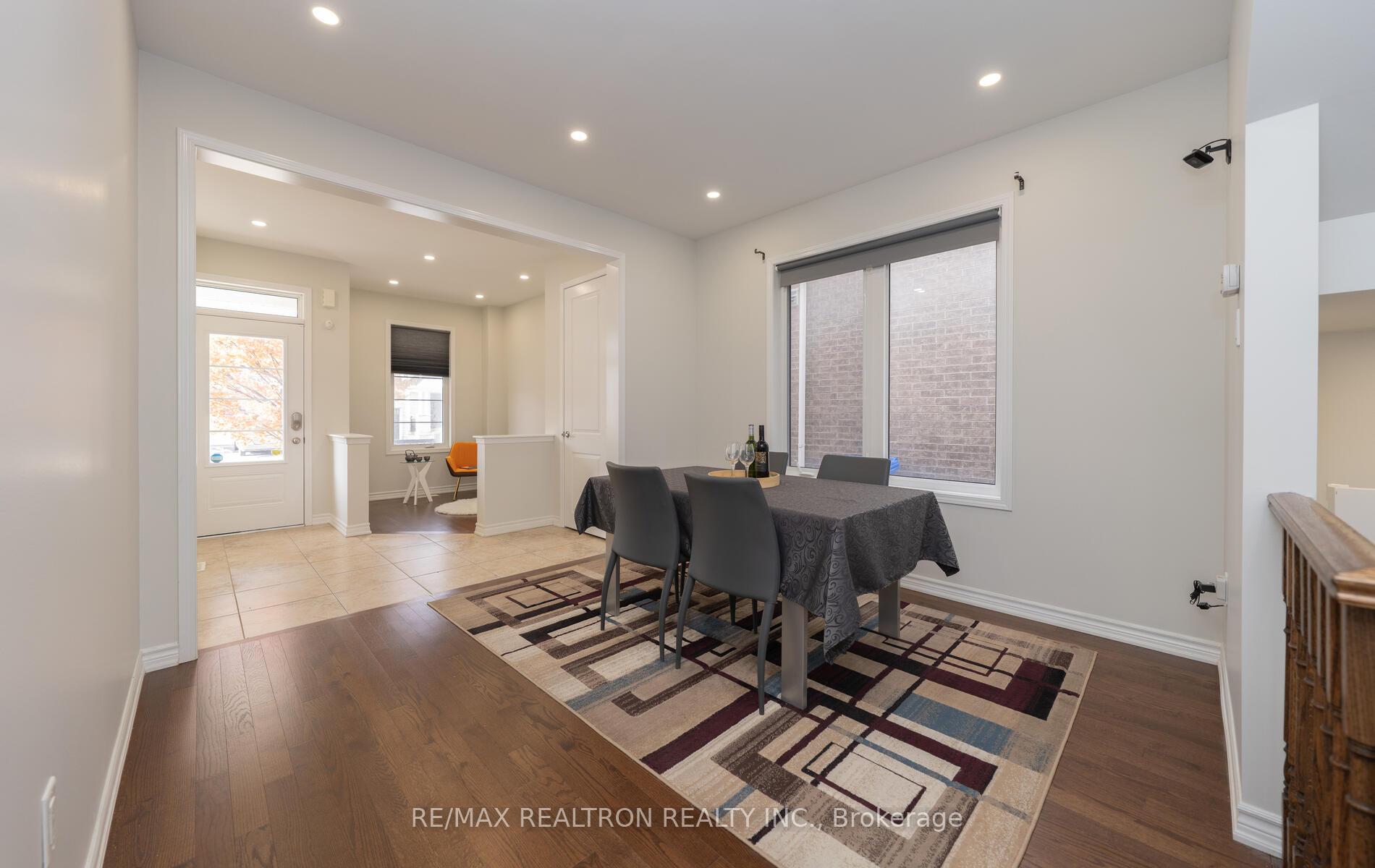 Photo 5 of 128 Buckle Crescent, Aurora, Rural Aurora — HOMEH