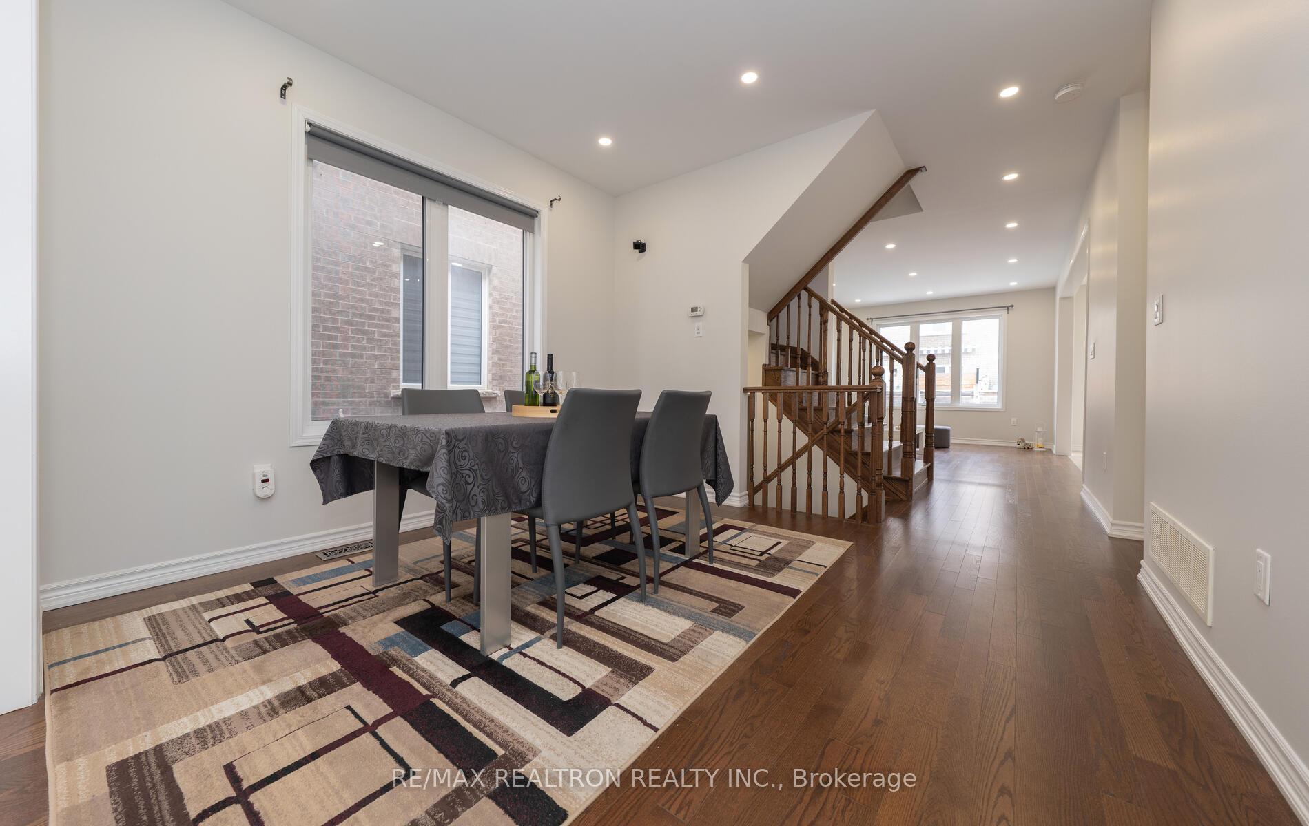 Photo 8 of 128 Buckle Crescent, Aurora, Rural Aurora — HOMEH