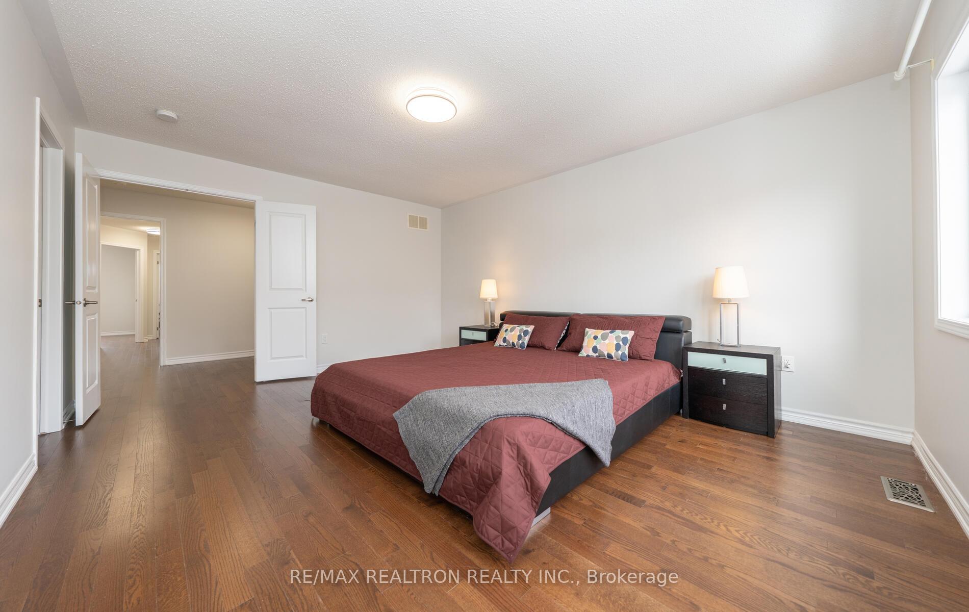 Photo 10 of 128 Buckle Crescent, Aurora, Rural Aurora — HOMEH