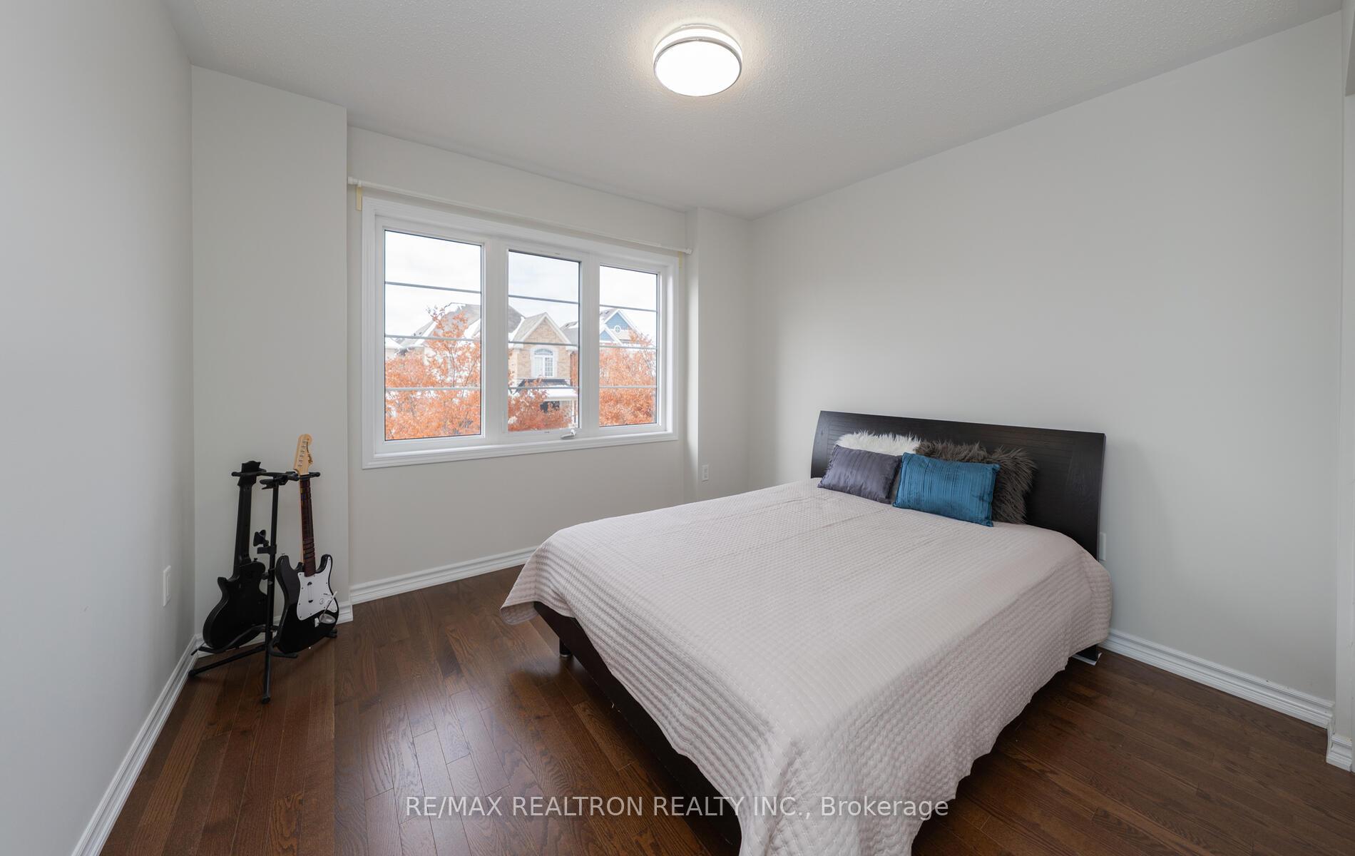 Photo 13 of 128 Buckle Crescent, Aurora, Rural Aurora — HOMEH
