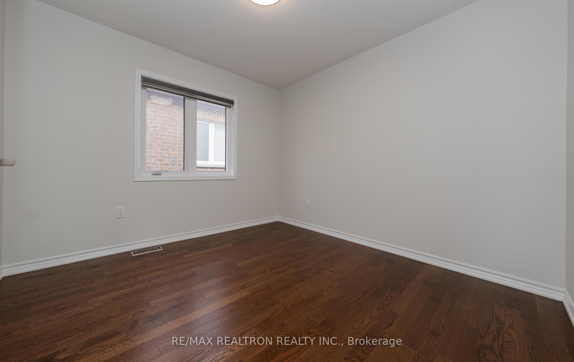 Photo 18 of 128 Buckle Crescent, Aurora, Rural Aurora — HOMEH