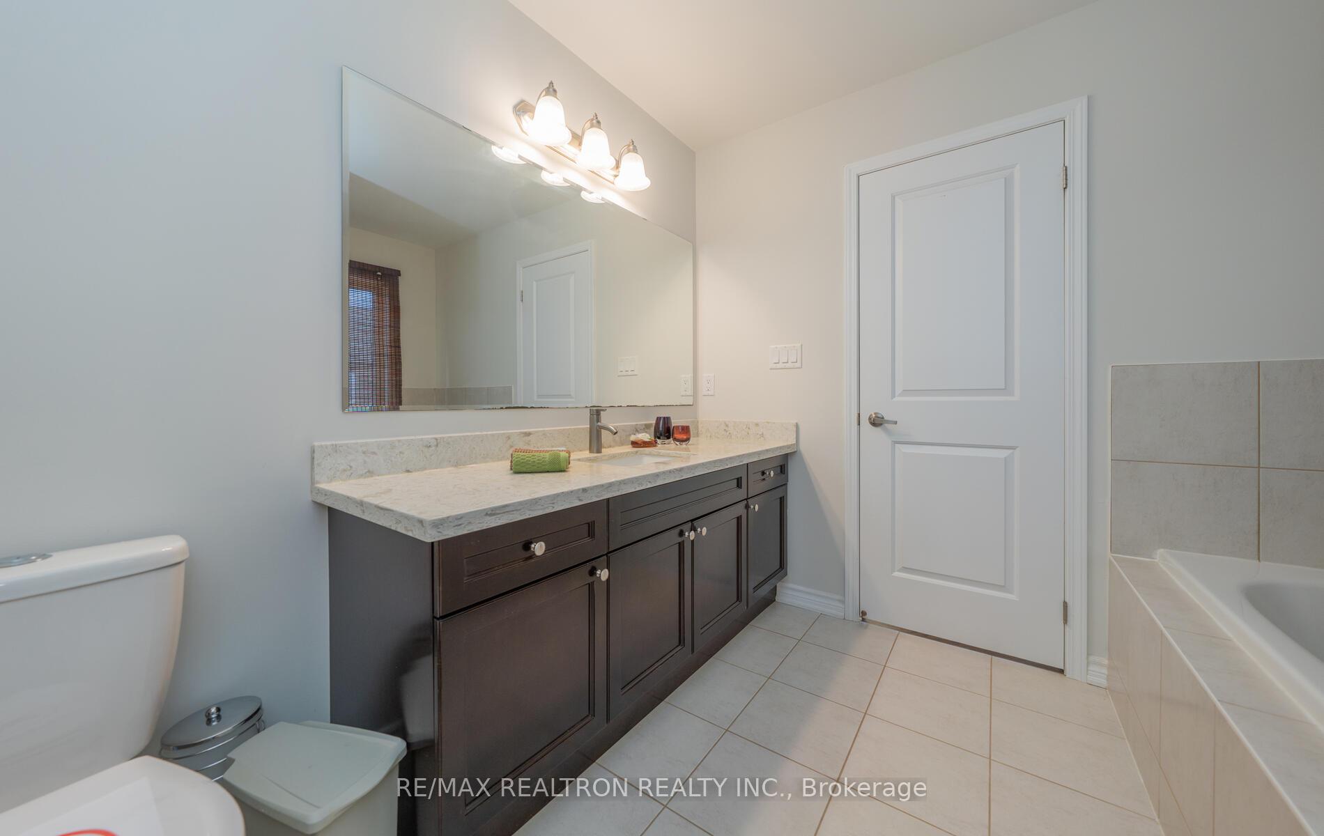 Photo 30 of 128 Buckle Crescent, Aurora, Rural Aurora — HOMEH