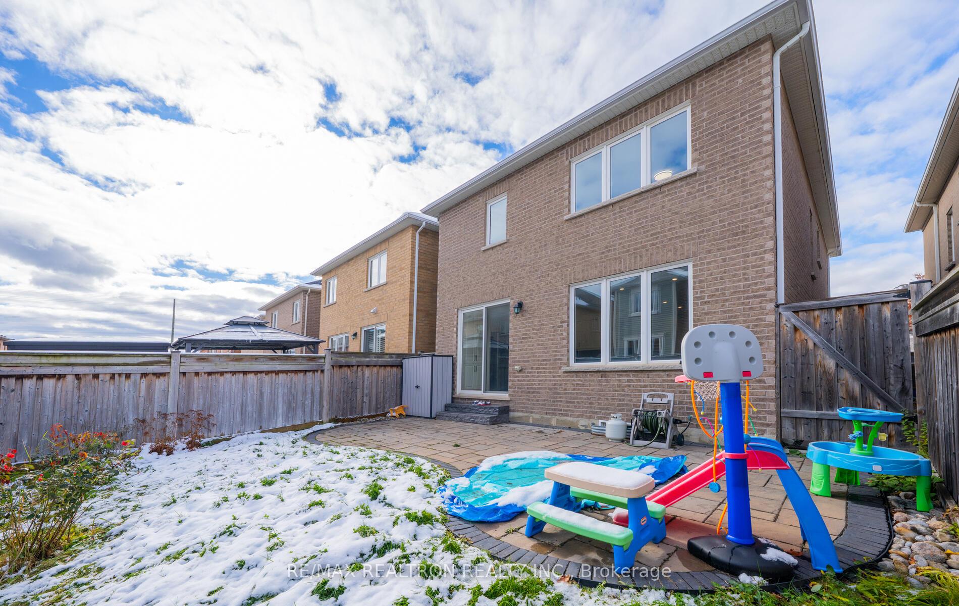 Photo 32 of 128 Buckle Crescent, Aurora, Rural Aurora — HOMEH