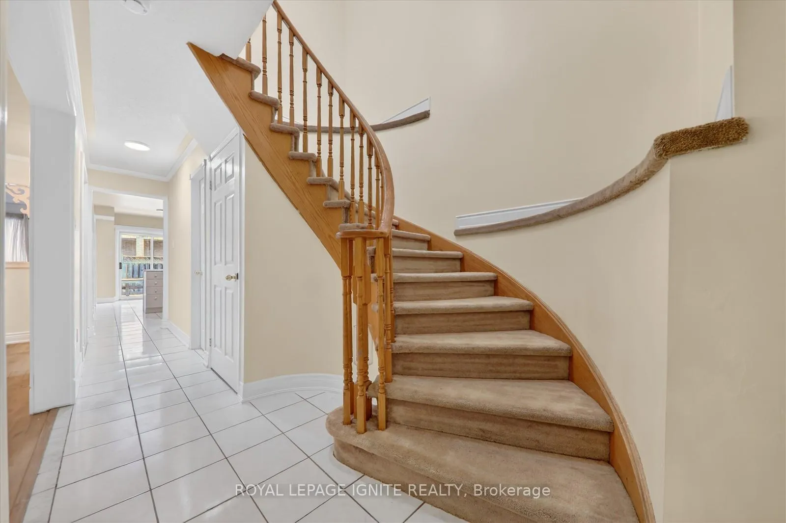 Photo 7 of 18 Gill Crescent, Ajax, Central West — HOMEH