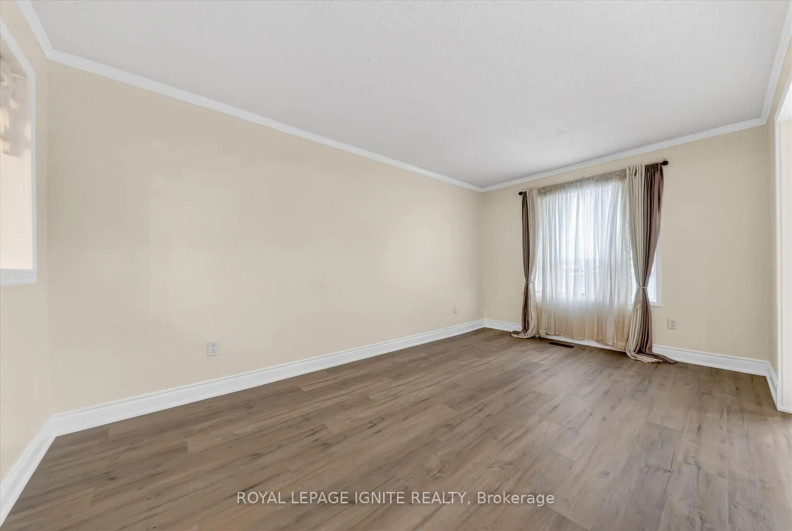 Photo 12 of 18 Gill Crescent, Ajax, Central West — HOMEH