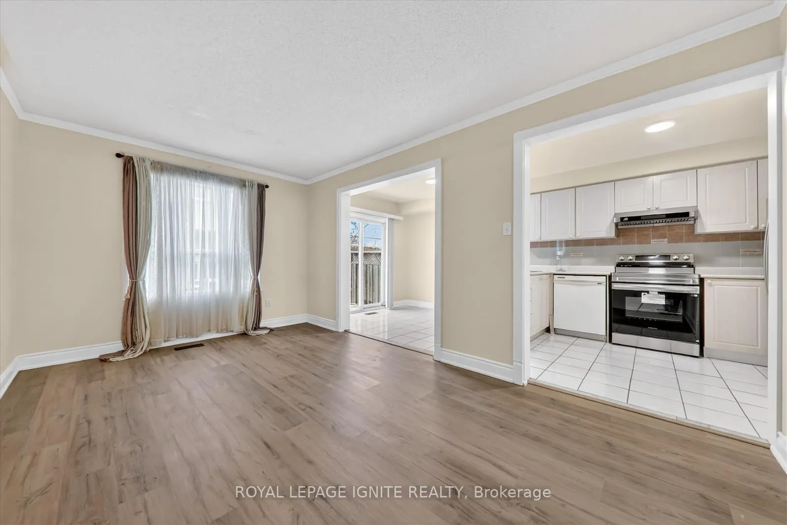 Photo 13 of 18 Gill Crescent, Ajax, Central West — HOMEH