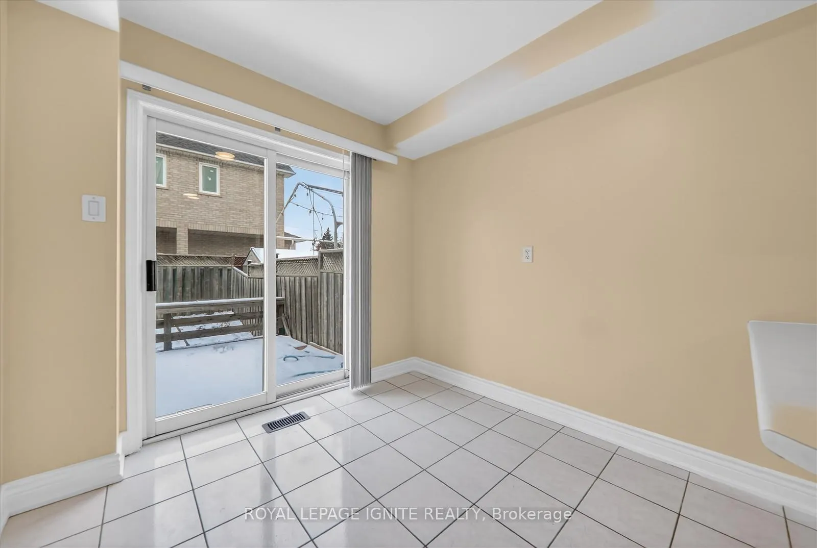 Photo 16 of 18 Gill Crescent, Ajax, Central West — HOMEH