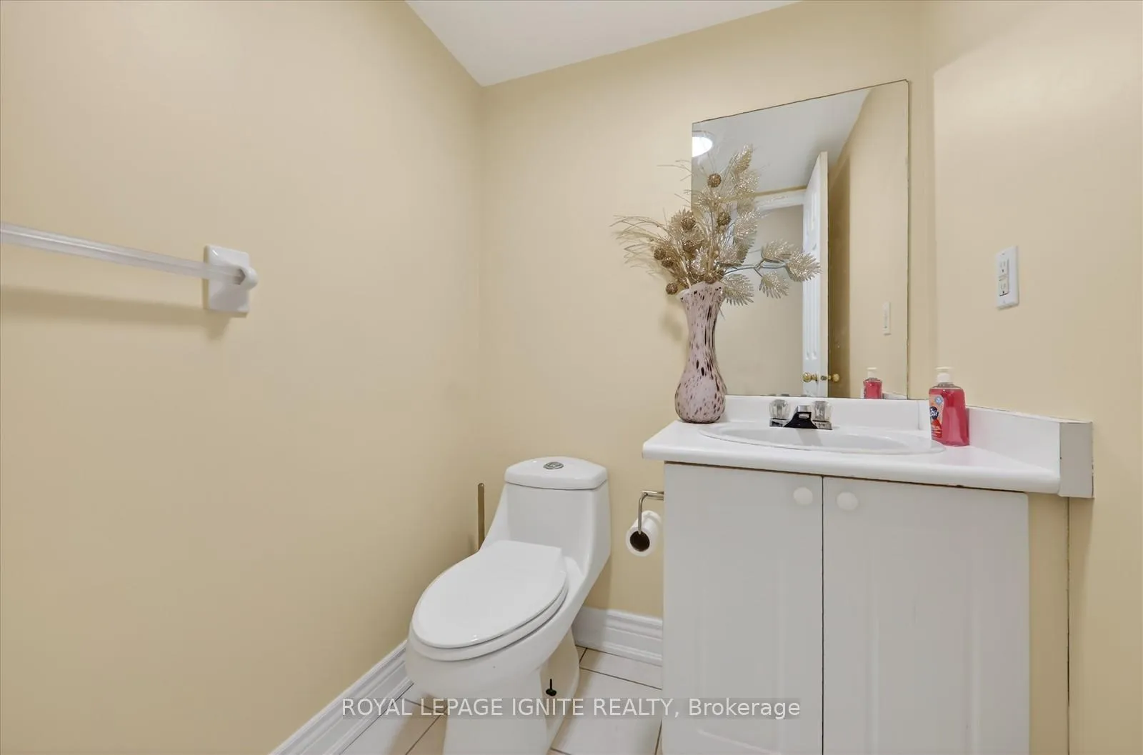 Photo 20 of 18 Gill Crescent, Ajax, Central West — HOMEH