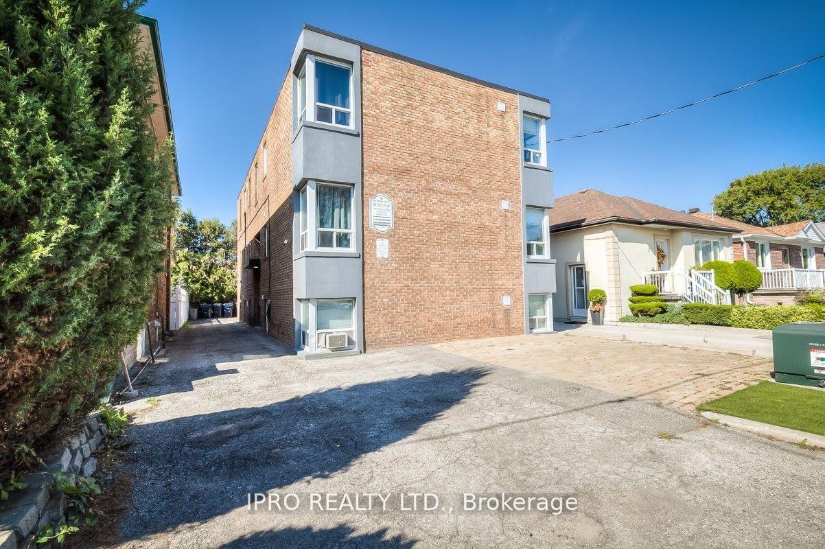 Photo 1 of Unit 3, 6 Seventeenth Street, Etobicoke, New Toronto — HOMEH