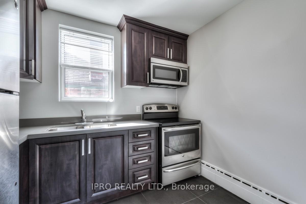 Photo 2 of Unit 3, 6 Seventeenth Street, Etobicoke, New Toronto — HOMEH