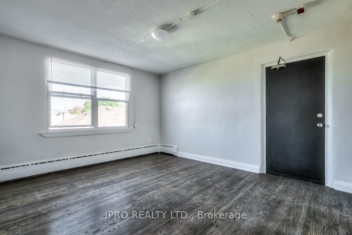 Photo 4 of Unit 3, 6 Seventeenth Street, Etobicoke, New Toronto — HOMEH