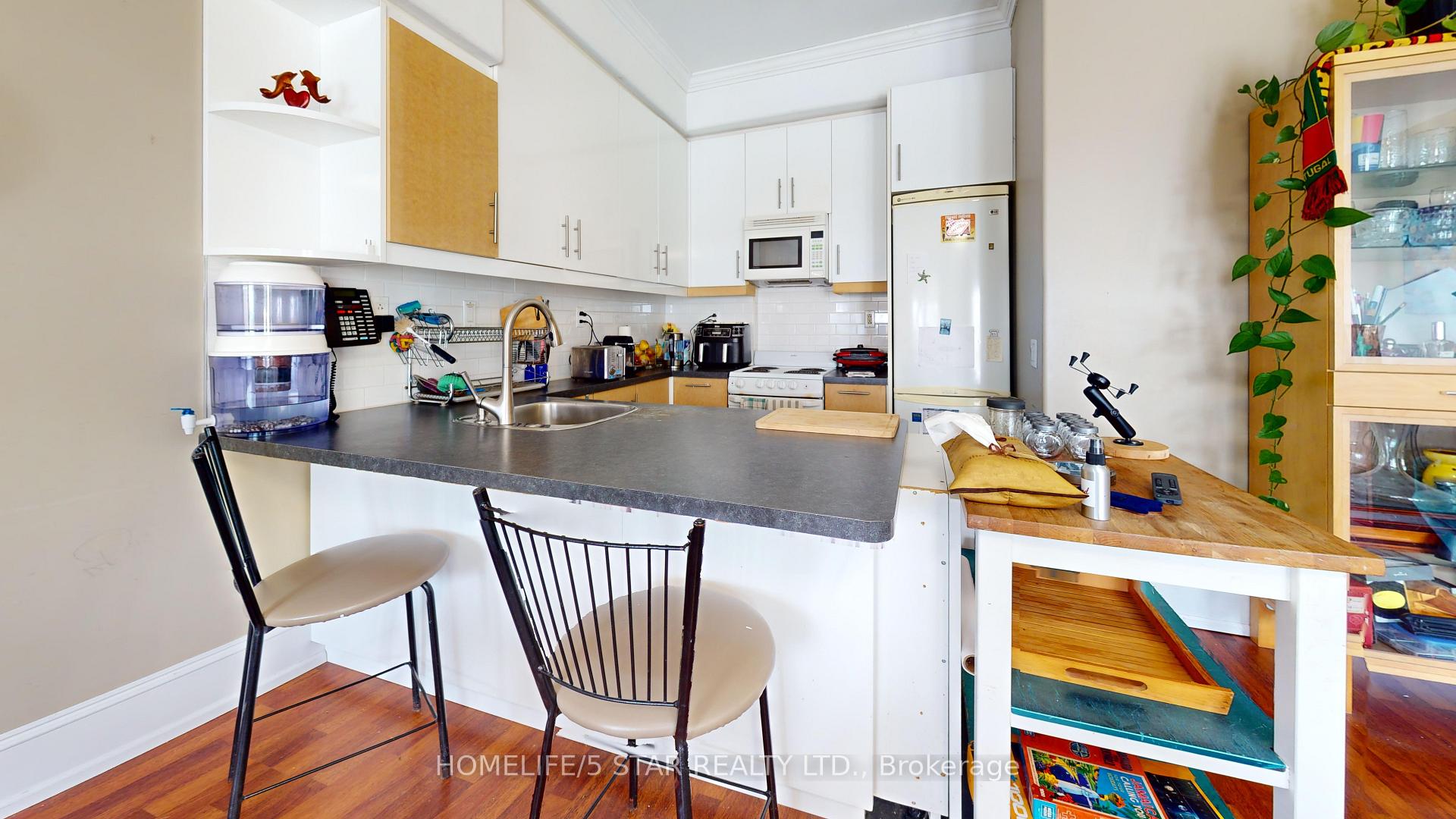 Photo 2 of Unit 2, 171 Euclid Avenue, Toronto, Trinity-Bellwoods — HOMEH