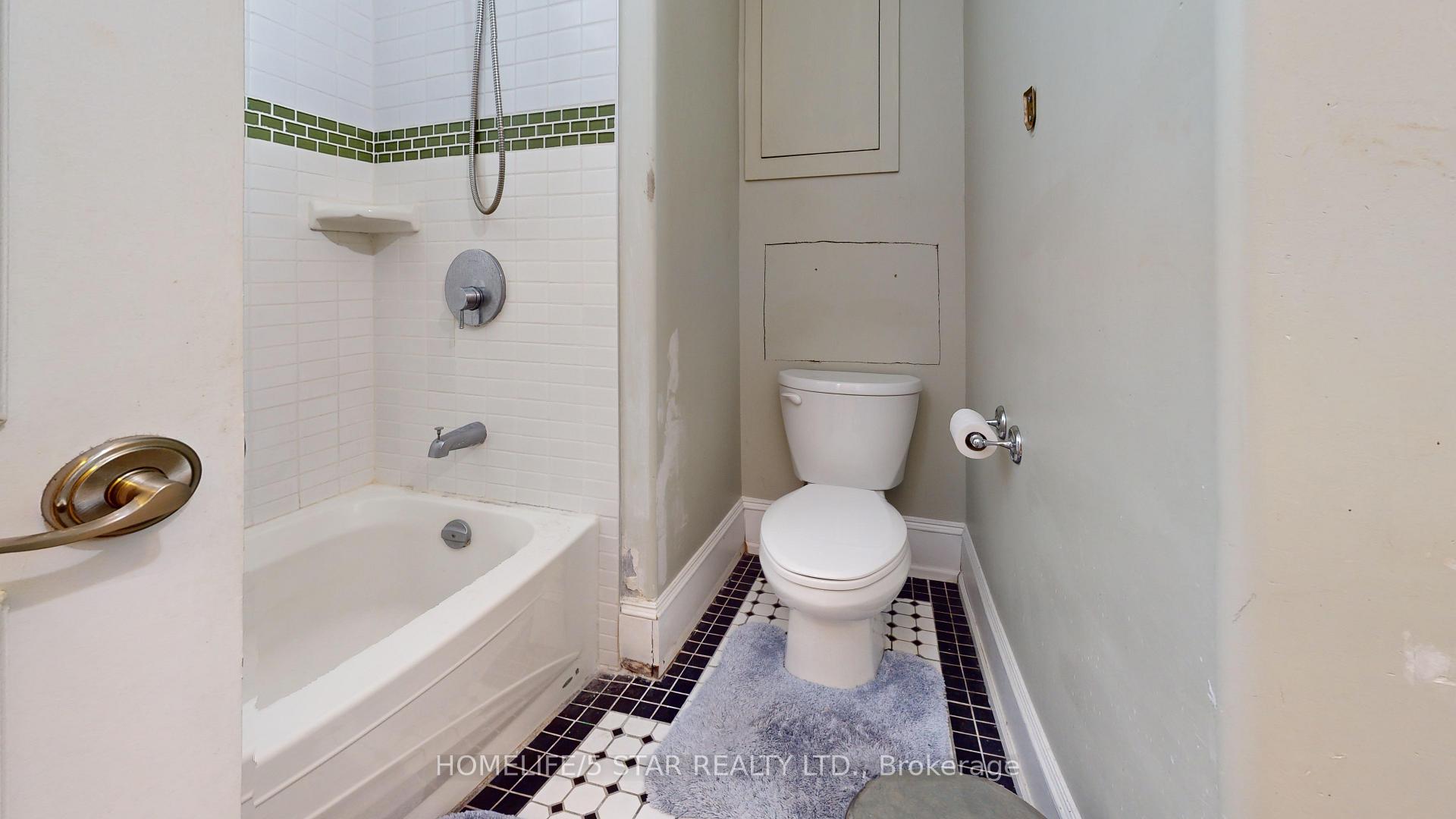 Photo 5 of Unit 2, 171 Euclid Avenue, Toronto, Trinity-Bellwoods — HOMEH
