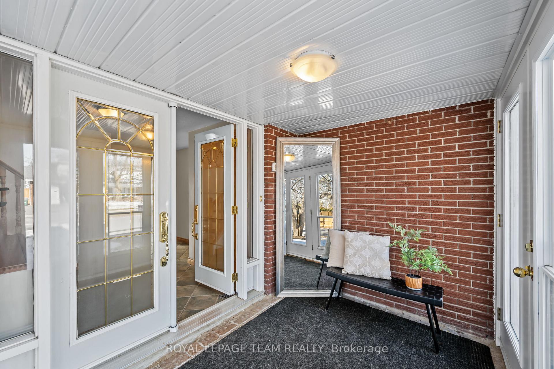 Photo 2 of 109 Eastpark Drive, Ottawa, Blackburn Hamlet — HOMEH
