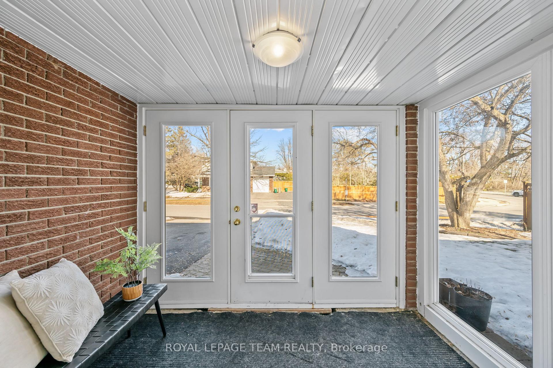 Photo 4 of 109 Eastpark Drive, Ottawa, Blackburn Hamlet — HOMEH