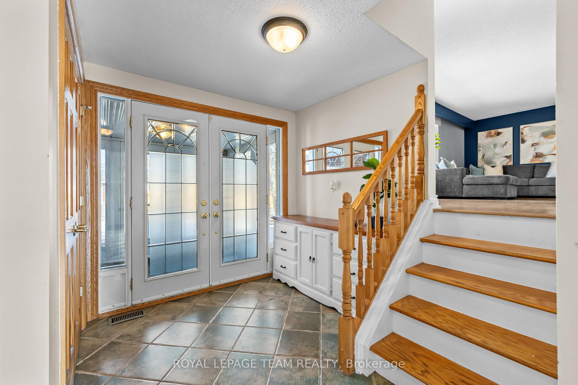 Photo 5 of 109 Eastpark Drive, Ottawa, Blackburn Hamlet — HOMEH