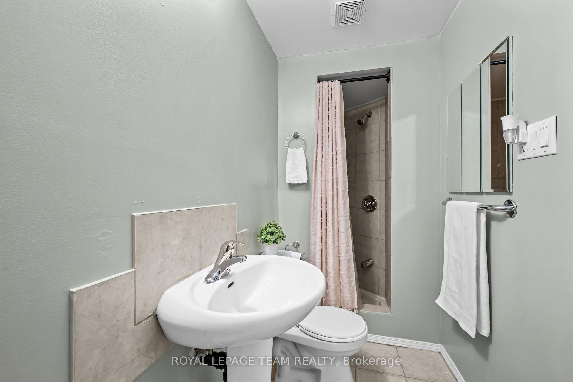 Photo 9 of 109 Eastpark Drive, Ottawa, Blackburn Hamlet — HOMEH