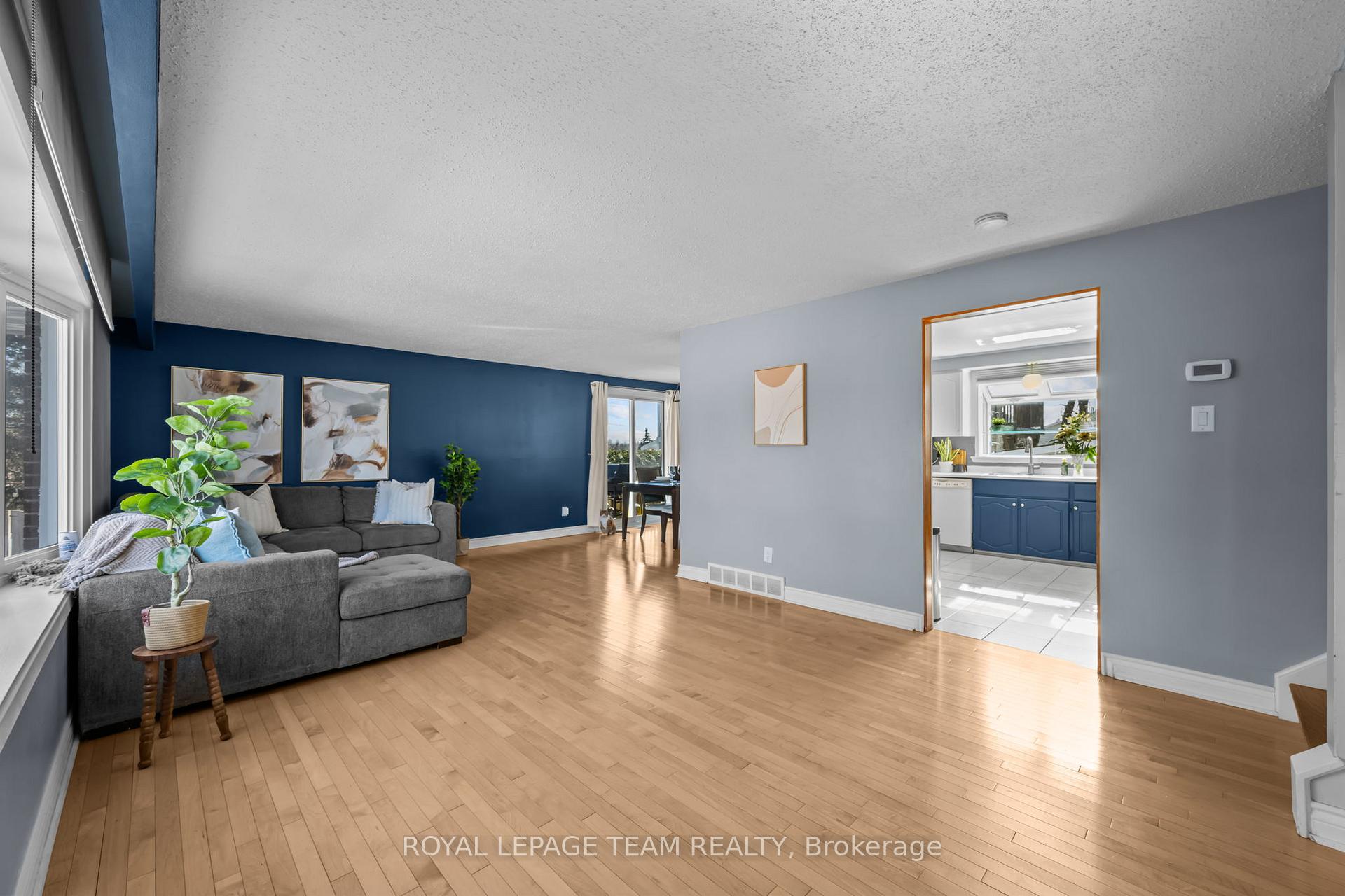 Photo 12 of 109 Eastpark Drive, Ottawa, Blackburn Hamlet — HOMEH