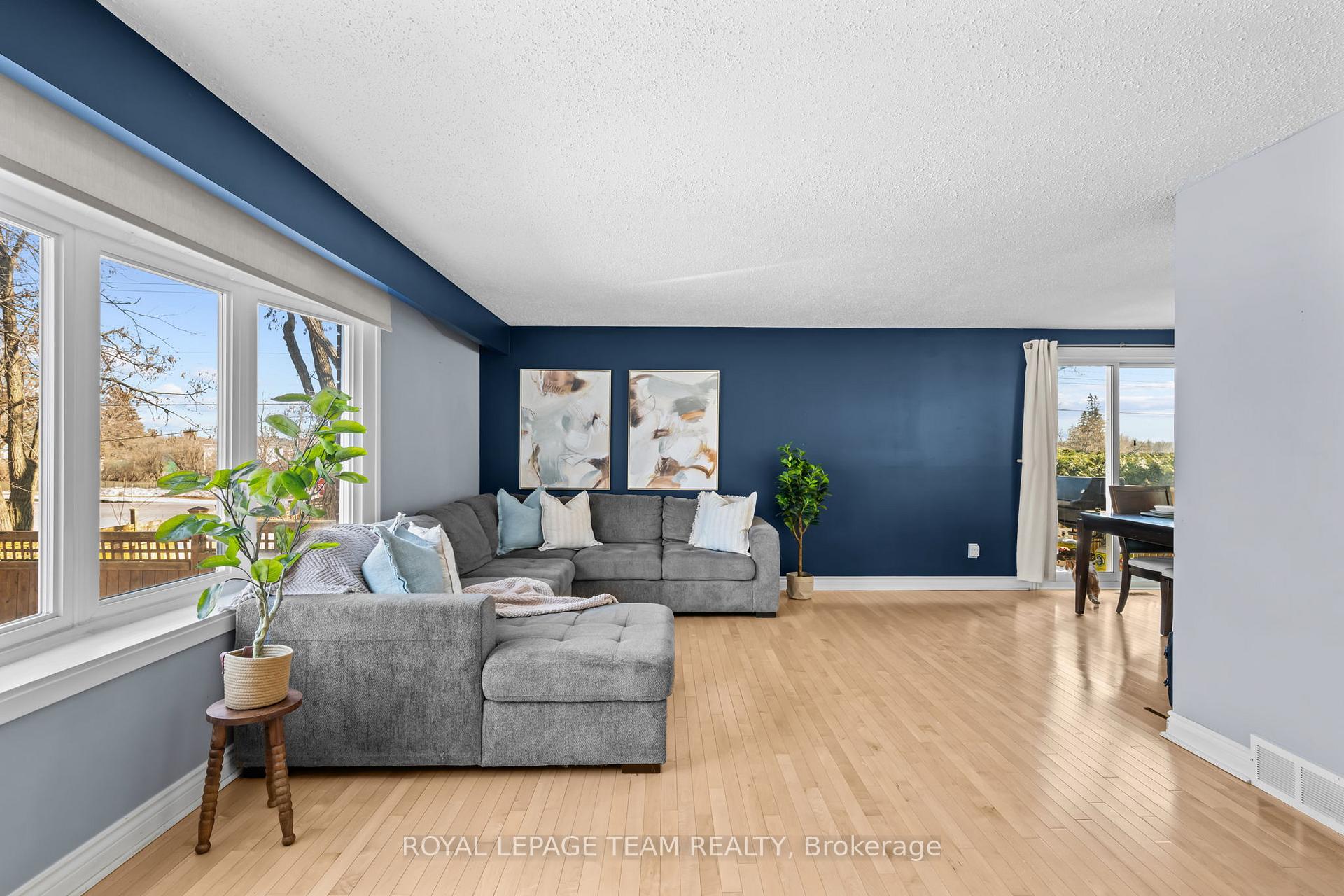 Photo 13 of 109 Eastpark Drive, Ottawa, Blackburn Hamlet — HOMEH