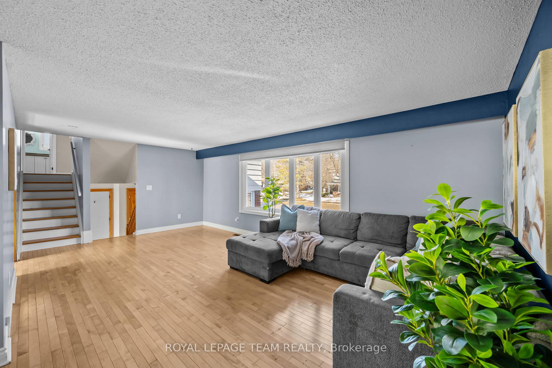 Photo 14 of 109 Eastpark Drive, Ottawa, Blackburn Hamlet — HOMEH