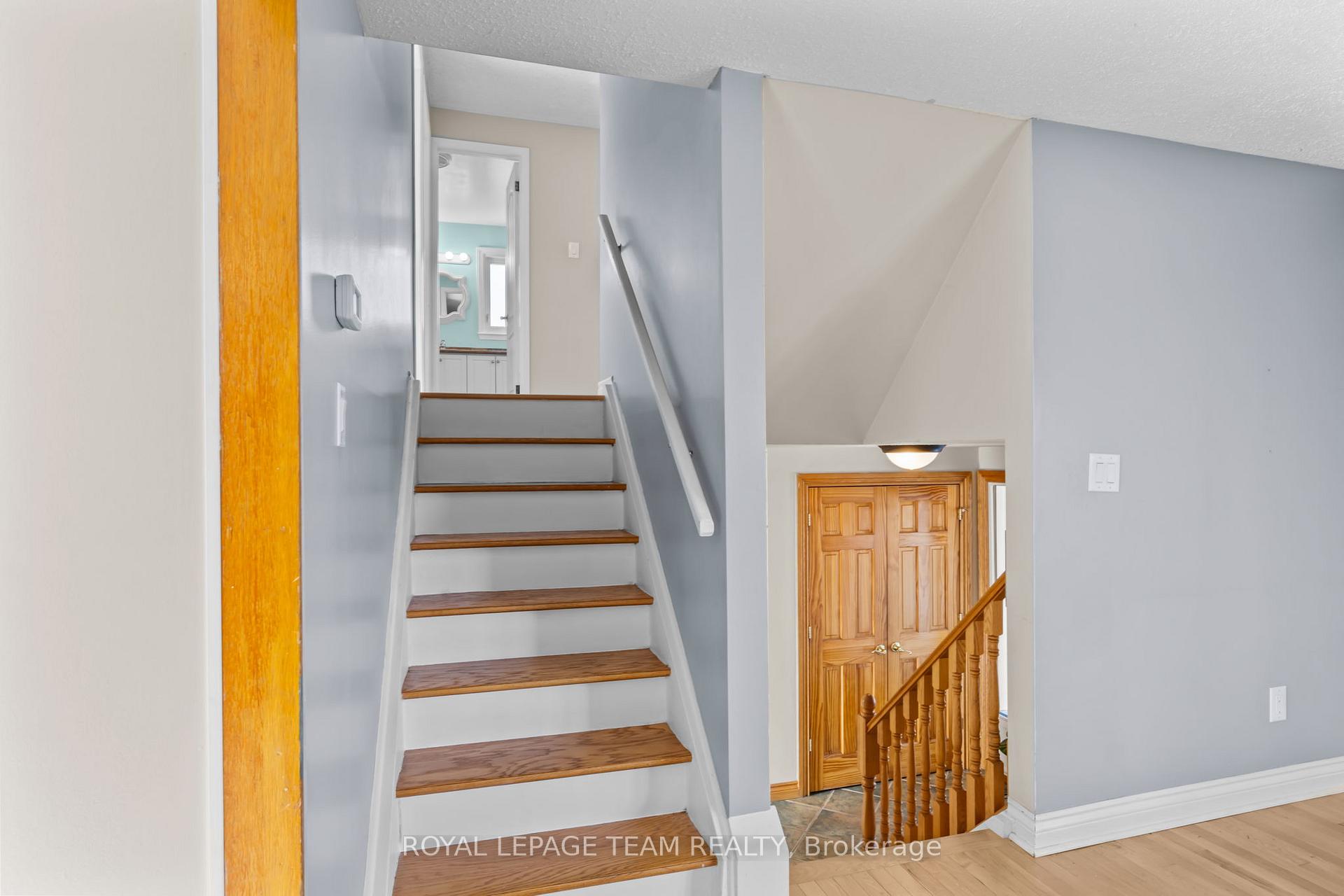 Photo 19 of 109 Eastpark Drive, Ottawa, Blackburn Hamlet — HOMEH