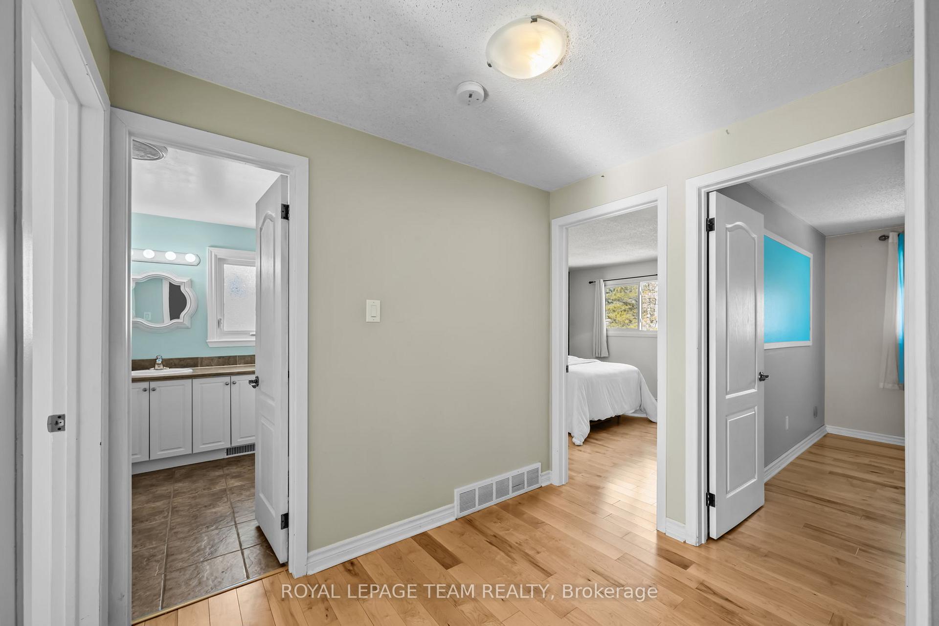 Photo 20 of 109 Eastpark Drive, Ottawa, Blackburn Hamlet — HOMEH