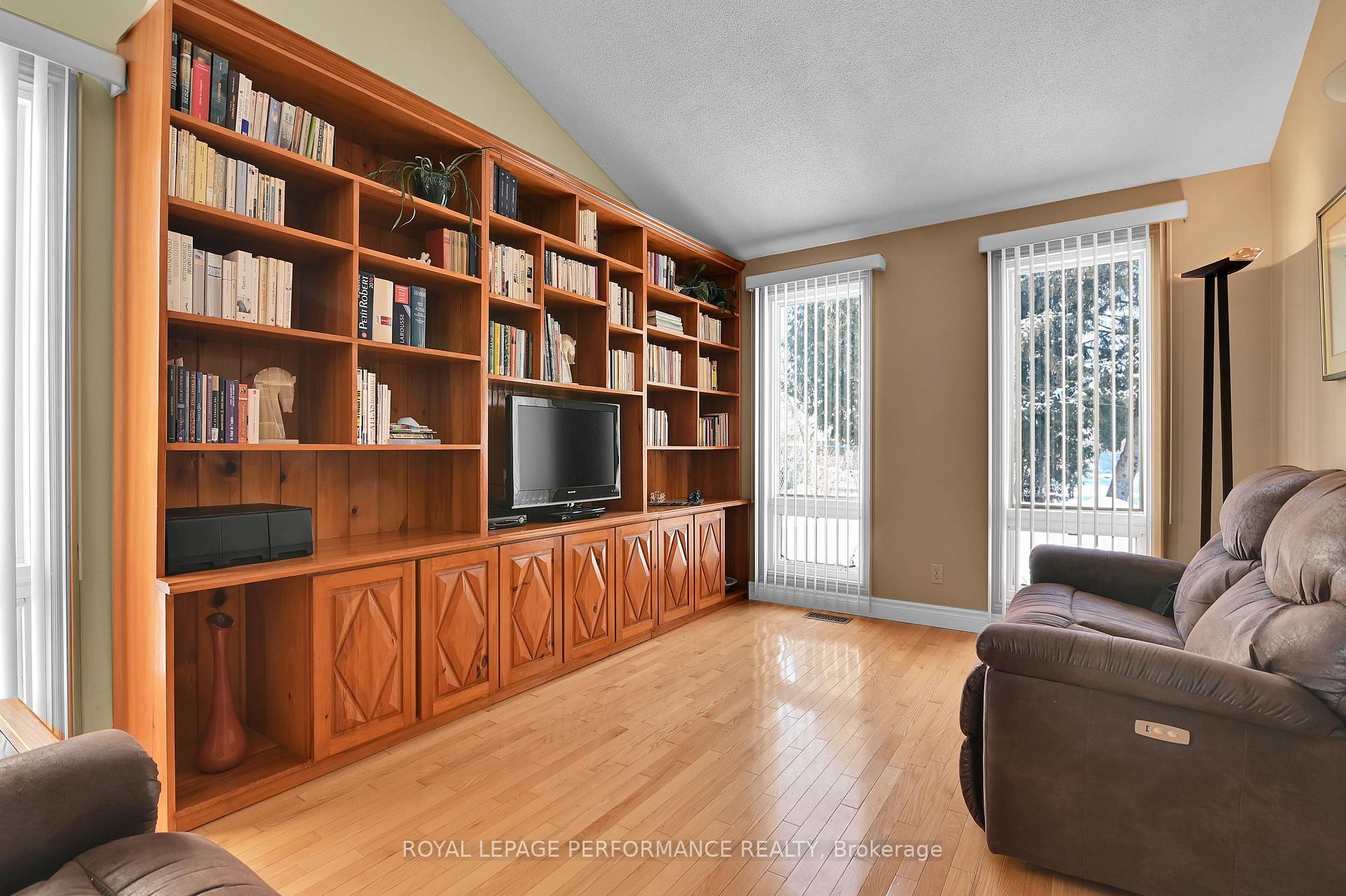 Photo 3 of 996 Laporte Street, Ottawa, Beacon Hill South — HOMEH