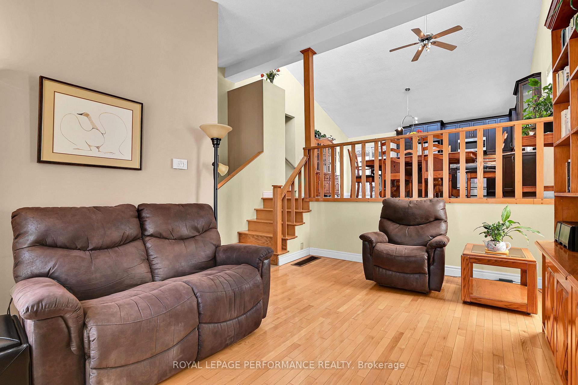 Photo 4 of 996 Laporte Street, Ottawa, Beacon Hill South — HOMEH