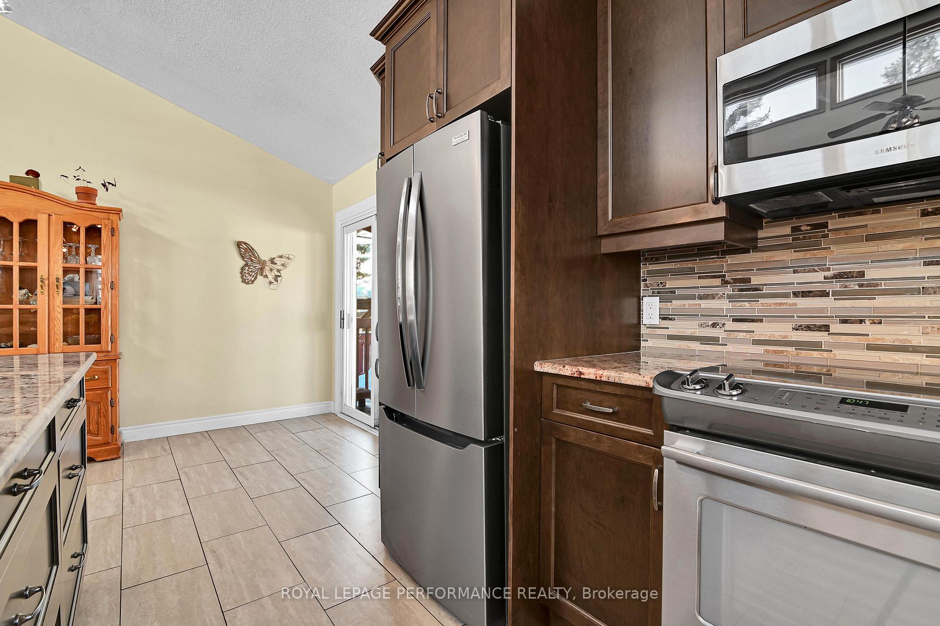 Photo 7 of 996 Laporte Street, Ottawa, Beacon Hill South — HOMEH