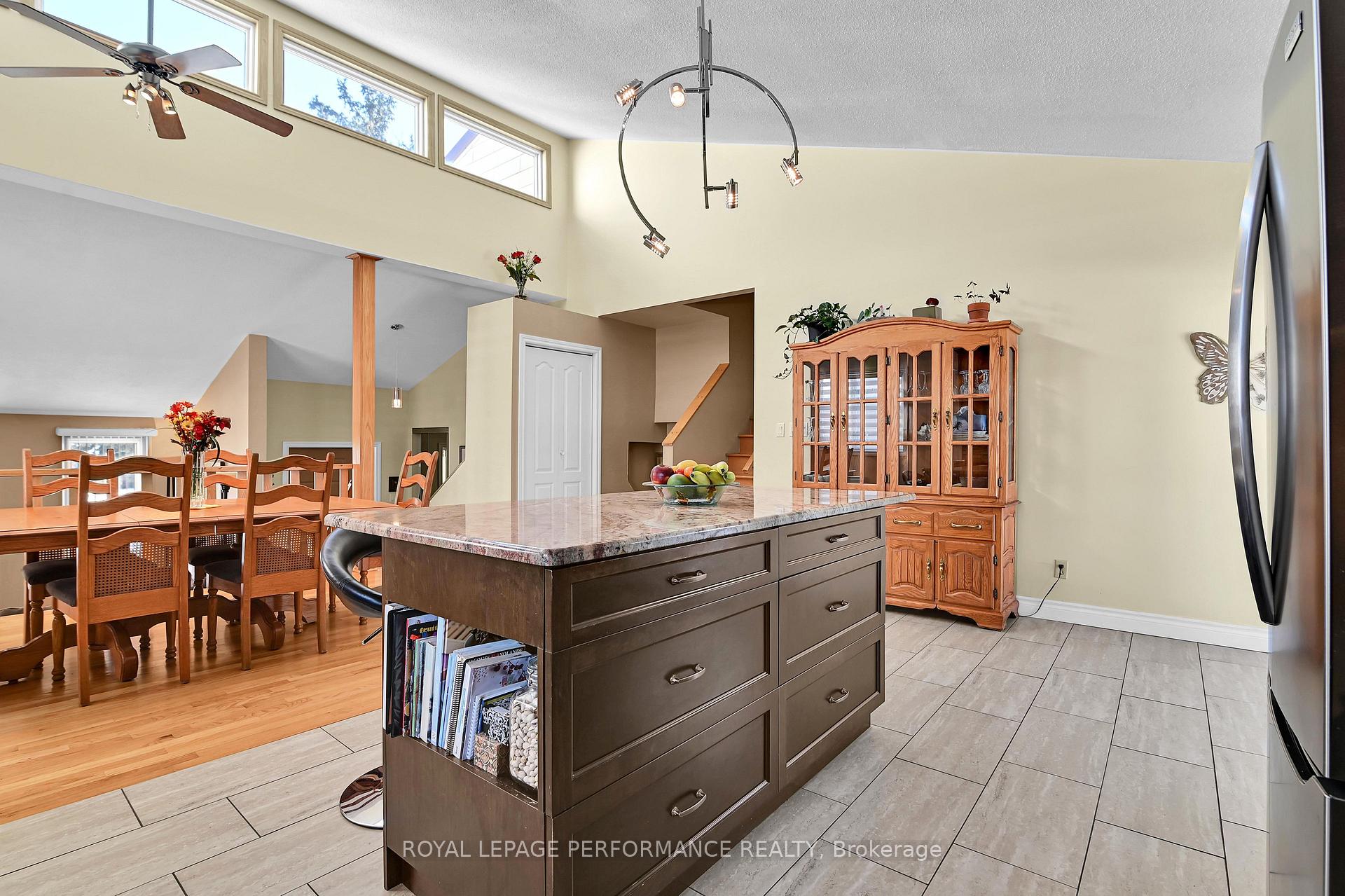 Photo 9 of 996 Laporte Street, Ottawa, Beacon Hill South — HOMEH