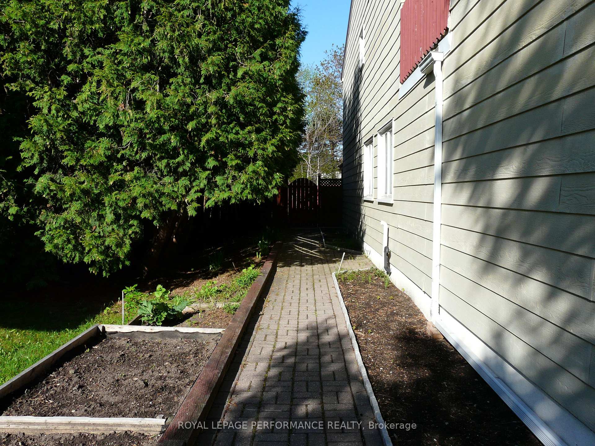 Photo 38 of 996 Laporte Street, Ottawa, Beacon Hill South — HOMEH