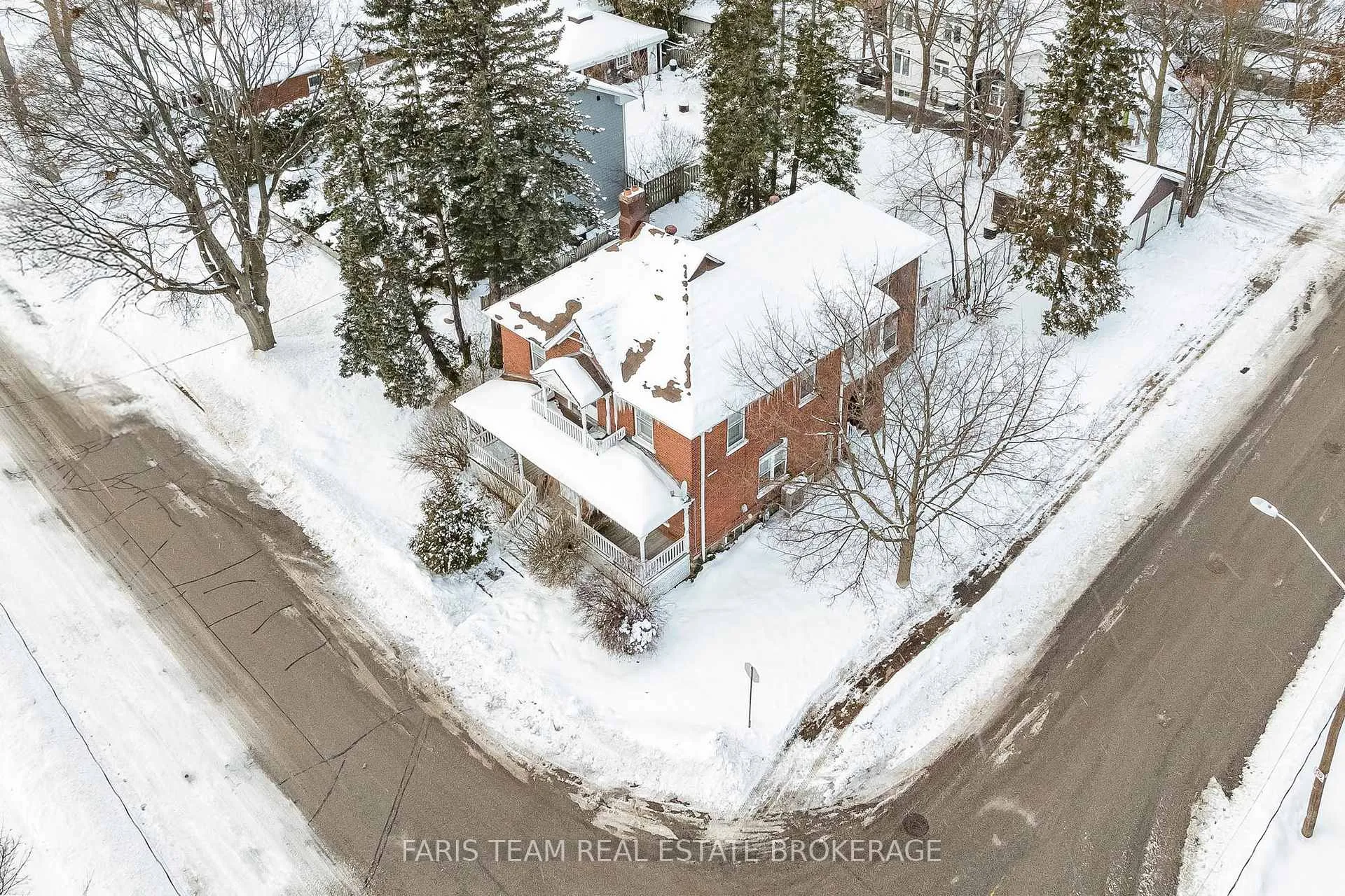 Photo 2 of 170 Kempenfelt Drive, Barrie, North Shore — HOMEH