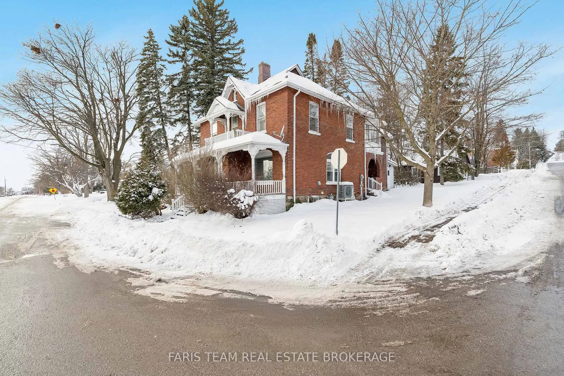 Photo 3 of 170 Kempenfelt Drive, Barrie, North Shore — HOMEH