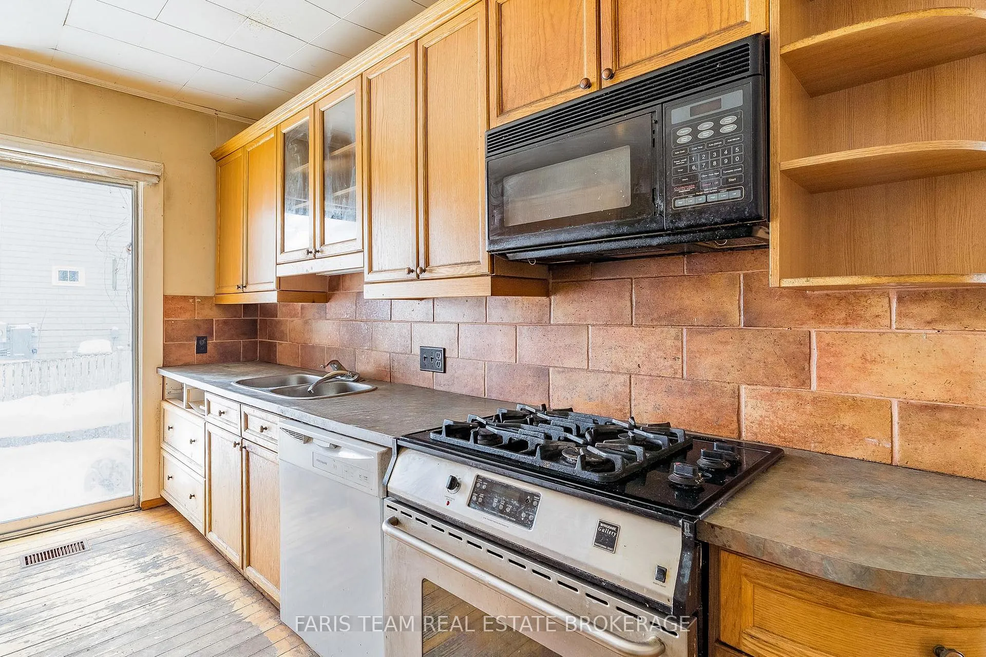 Photo 7 of 170 Kempenfelt Drive, Barrie, North Shore — HOMEH