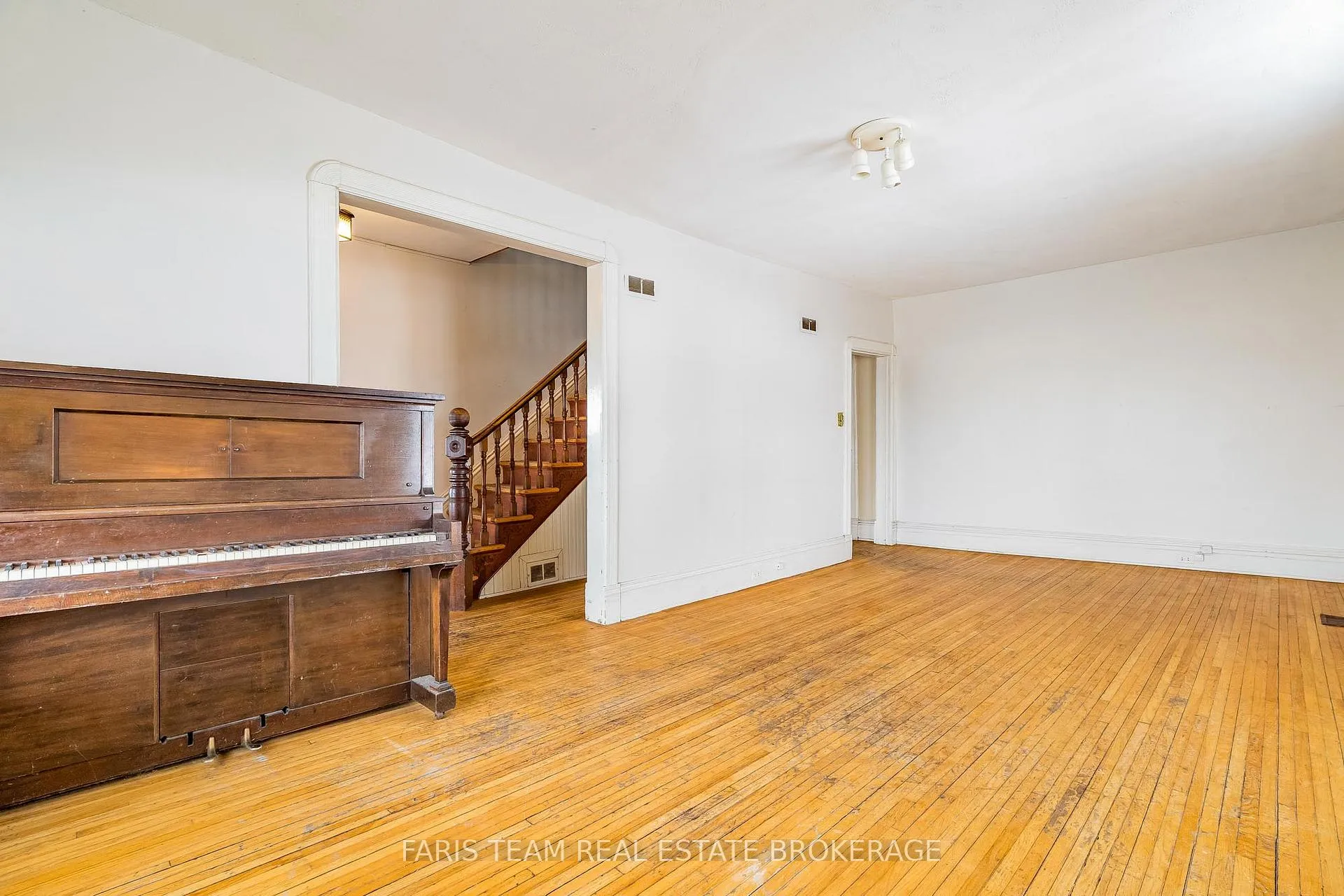 Photo 16 of 170 Kempenfelt Drive, Barrie, North Shore — HOMEH
