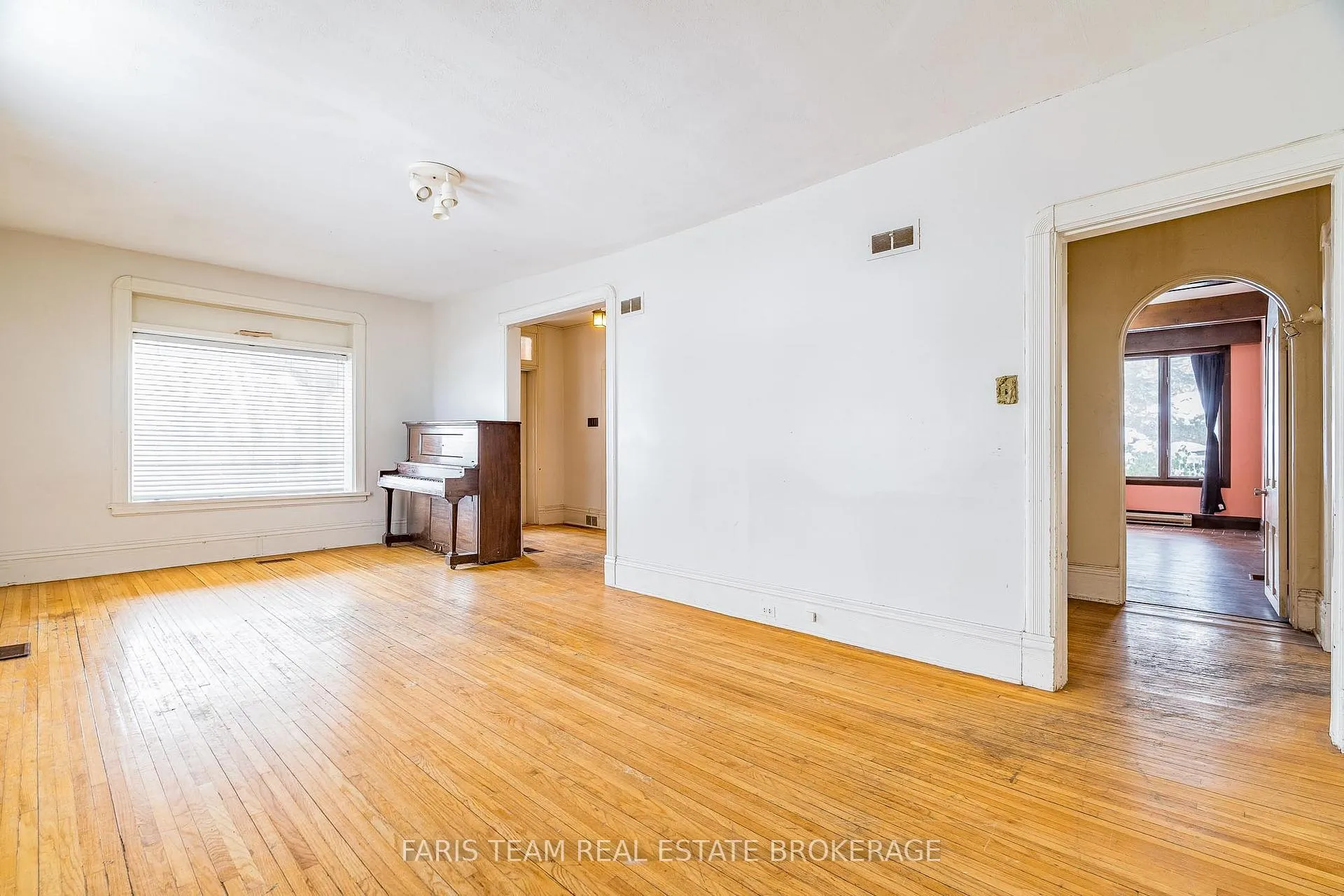 Photo 17 of 170 Kempenfelt Drive, Barrie, North Shore — HOMEH