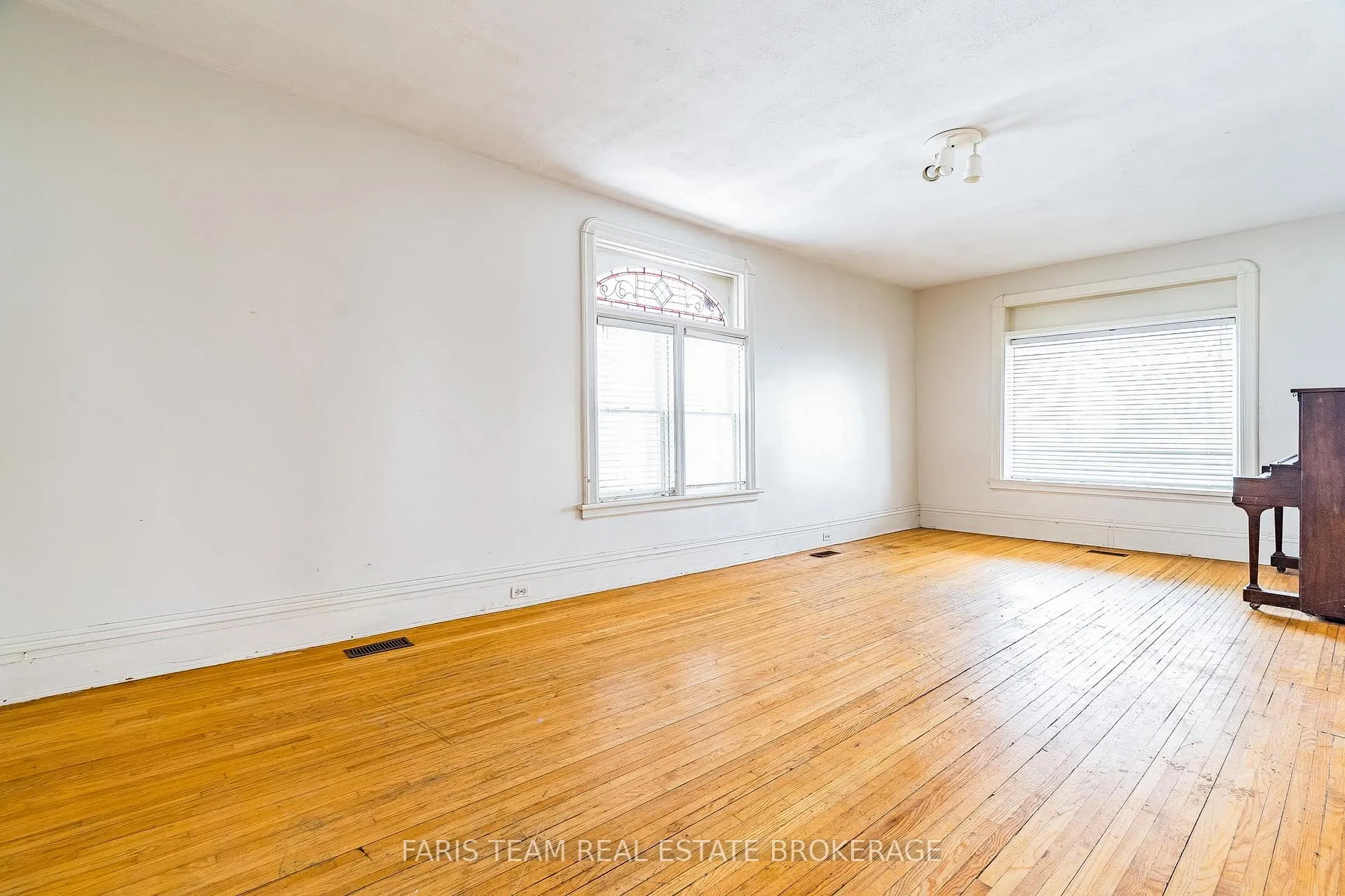Photo 18 of 170 Kempenfelt Drive, Barrie, North Shore — HOMEH