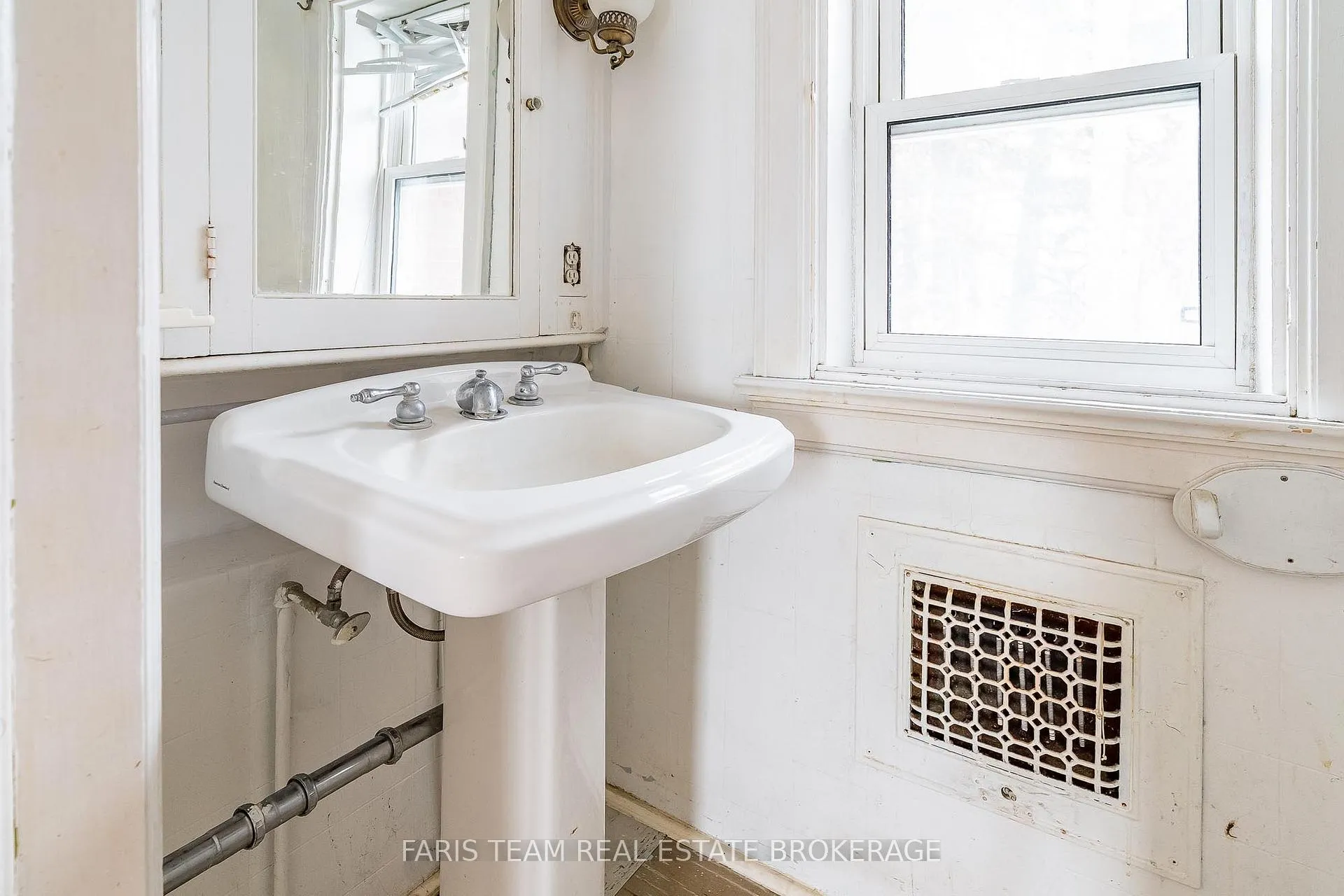 Photo 23 of 170 Kempenfelt Drive, Barrie, North Shore — HOMEH