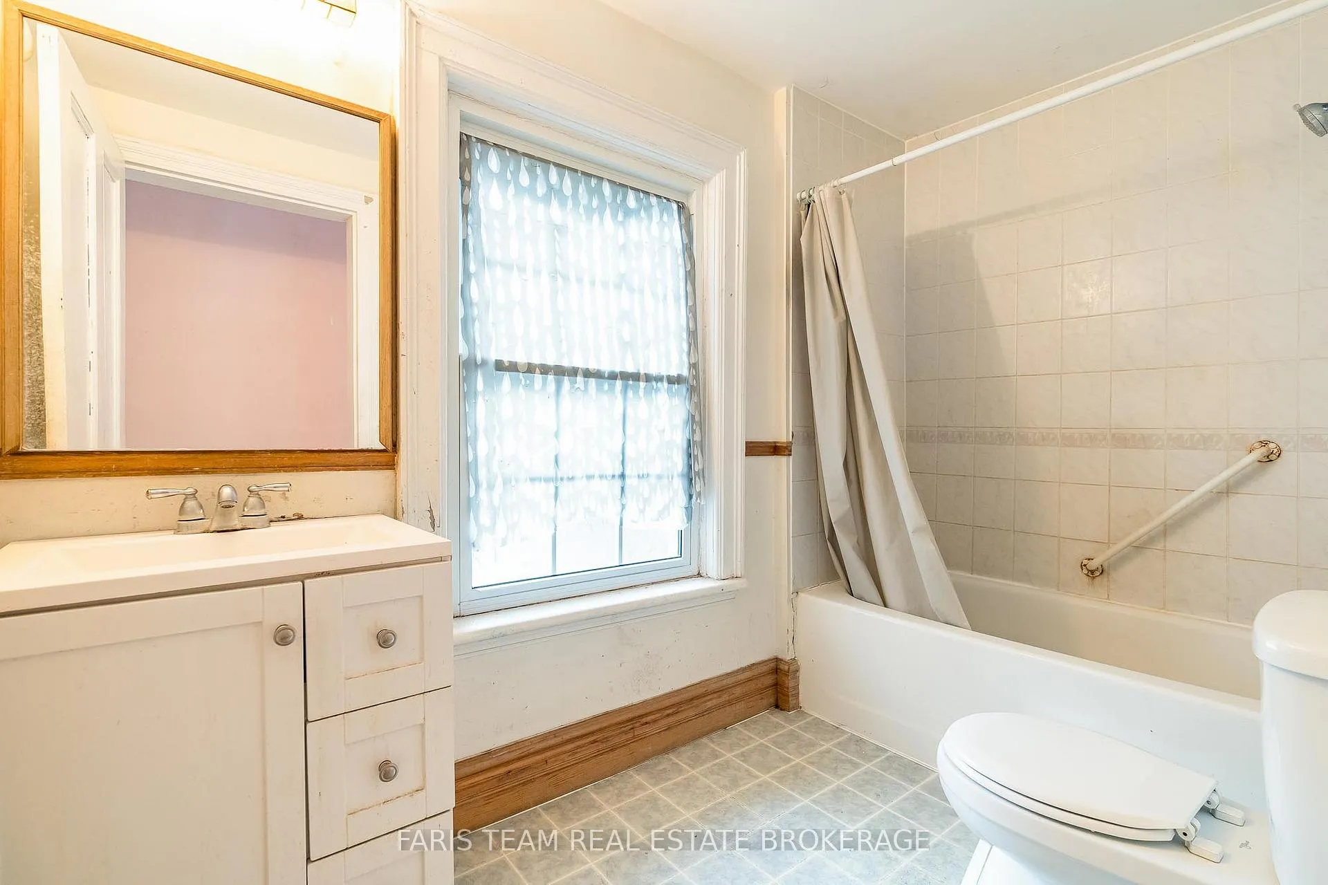 Photo 32 of 170 Kempenfelt Drive, Barrie, North Shore — HOMEH