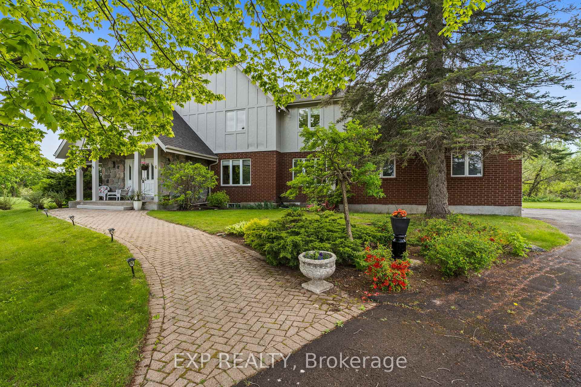 Photo 2 of 4 Barry Burn Court, Ottawa, Cedar Hill/Orchard Estates — HOMEH