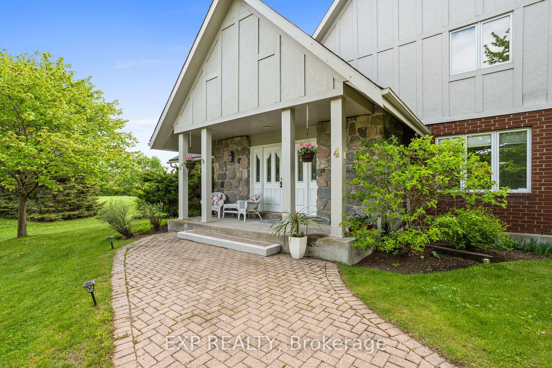 Photo 3 of 4 Barry Burn Court, Ottawa, Cedar Hill/Orchard Estates — HOMEH