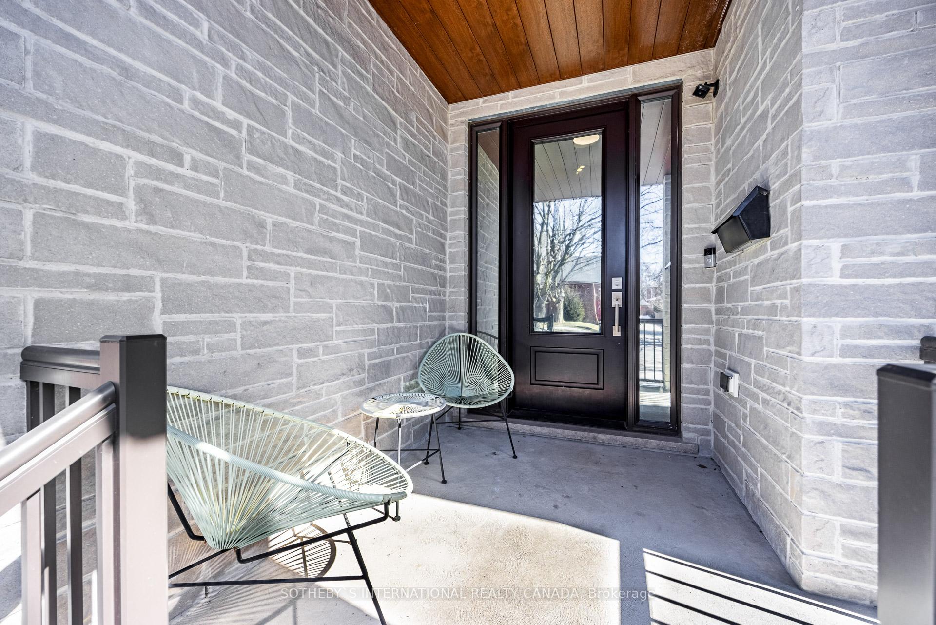 Photo 2 of 63 Lunness Road, Etobicoke, Alderwood — HOMEH