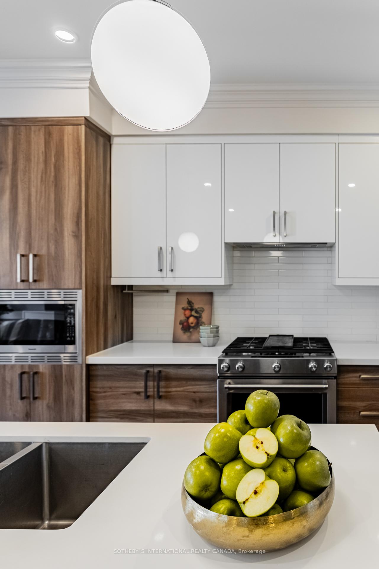 Photo 12 of 63 Lunness Road, Etobicoke, Alderwood — HOMEH
