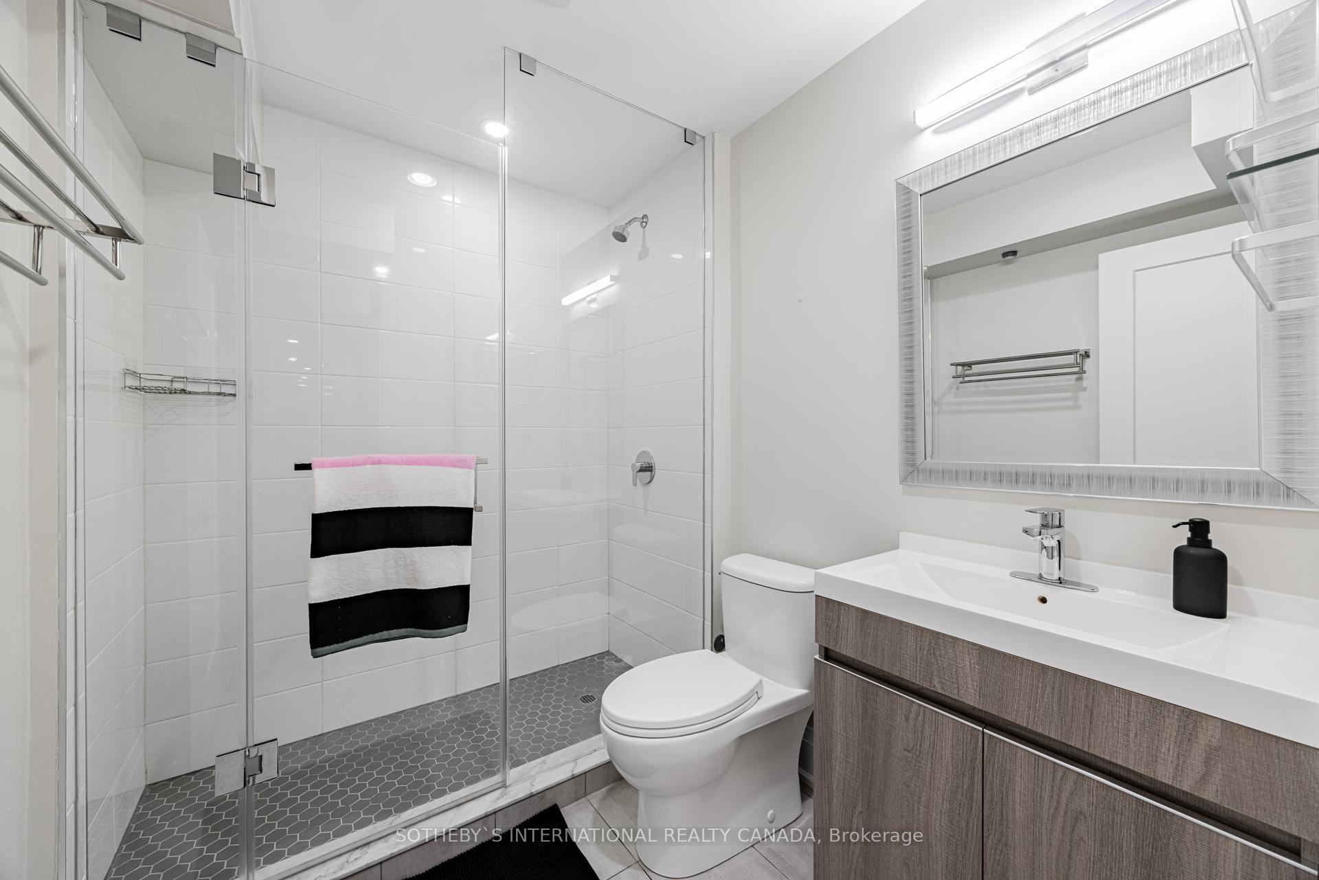 Photo 34 of 63 Lunness Road, Etobicoke, Alderwood — HOMEH